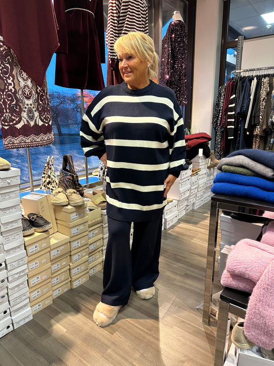 Plussize neuleasu navy