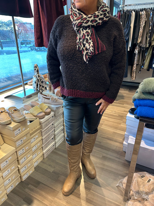 Kaksivärinen bouclee neule tummanruskea