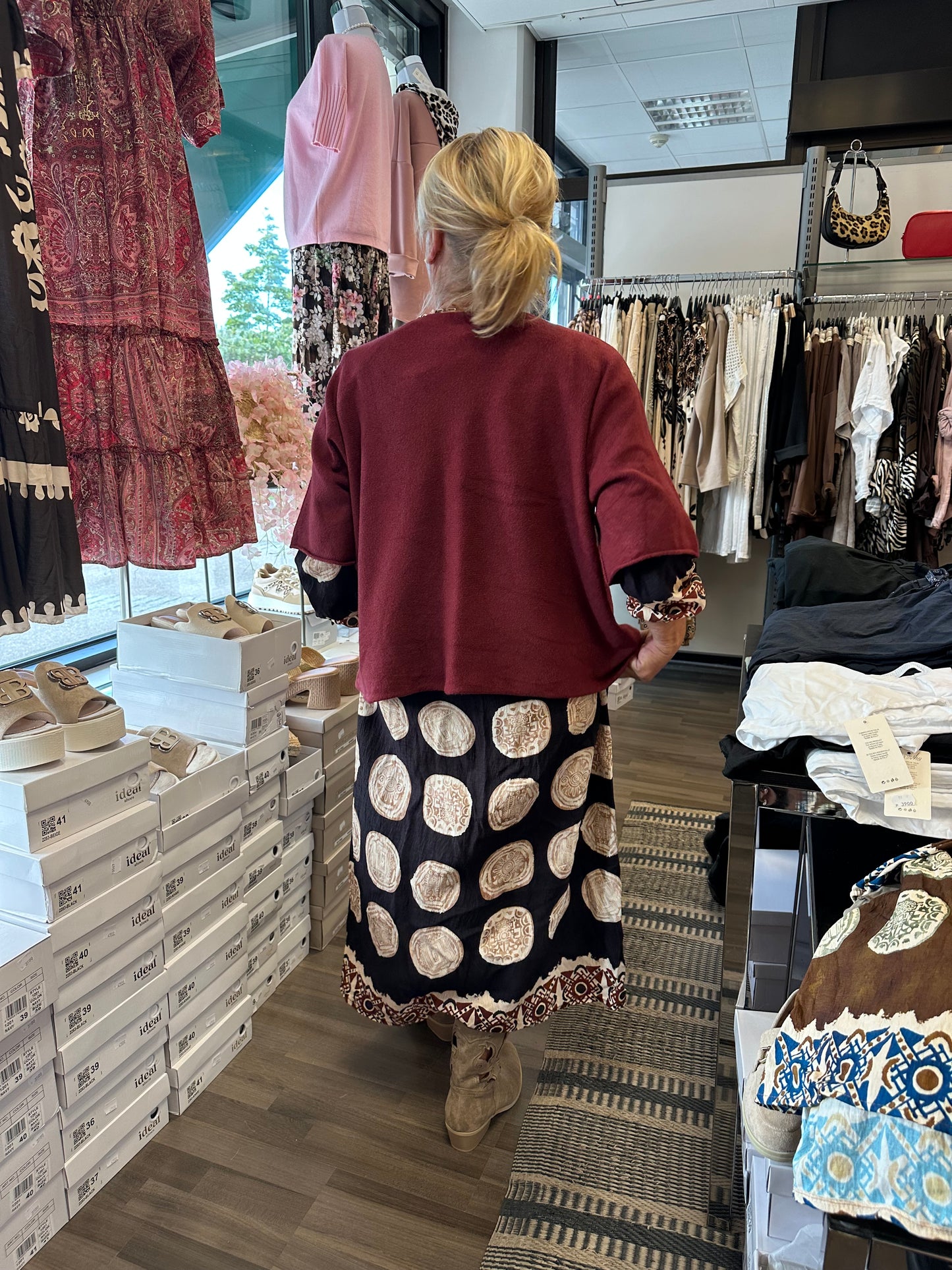 Laatikkoneule viininpunainen