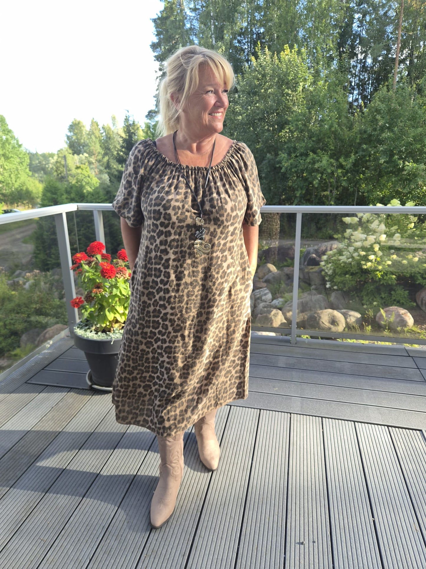 Viskoosimekko Sarai Leo