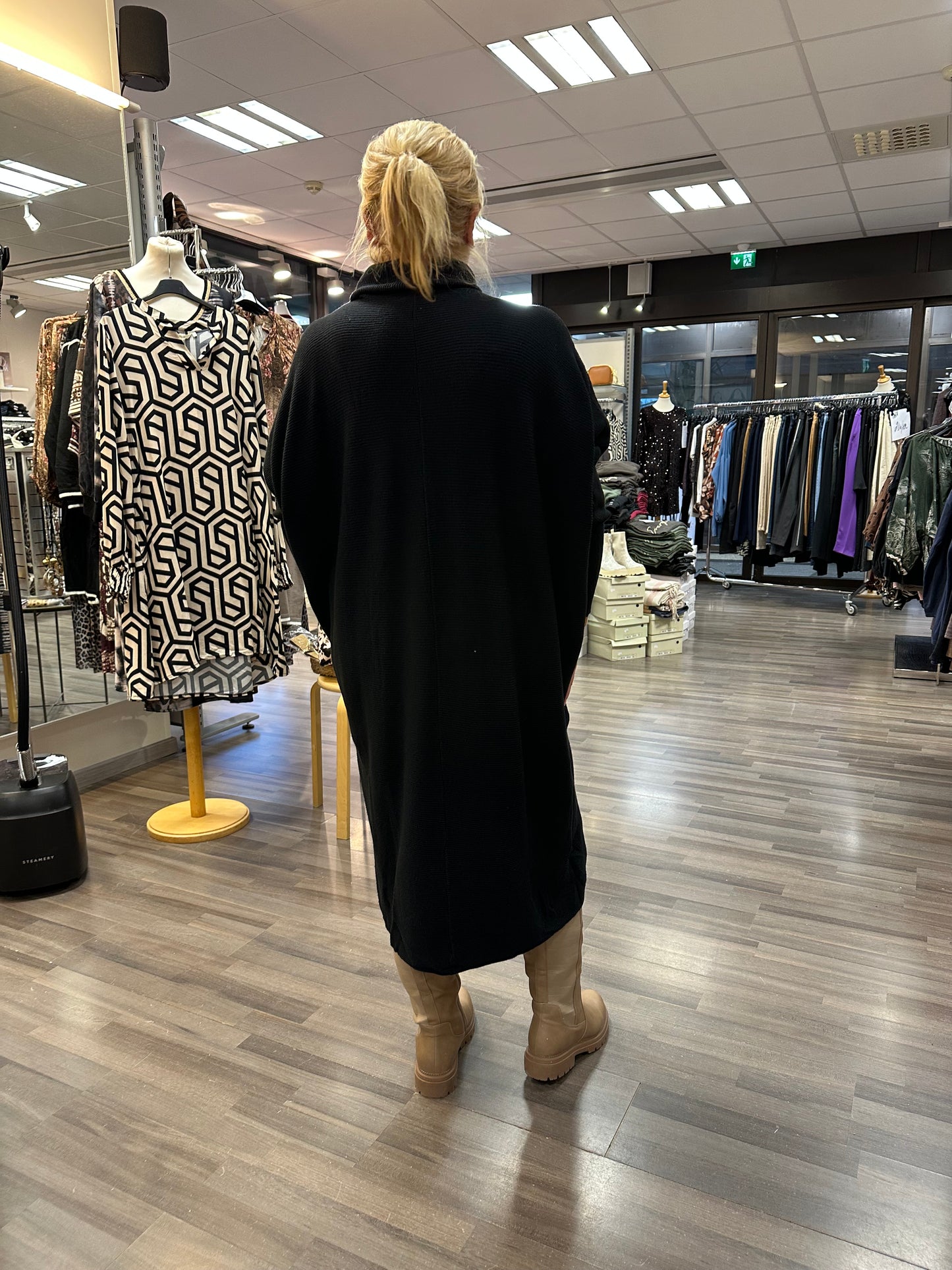 Oversize neuletunika musta