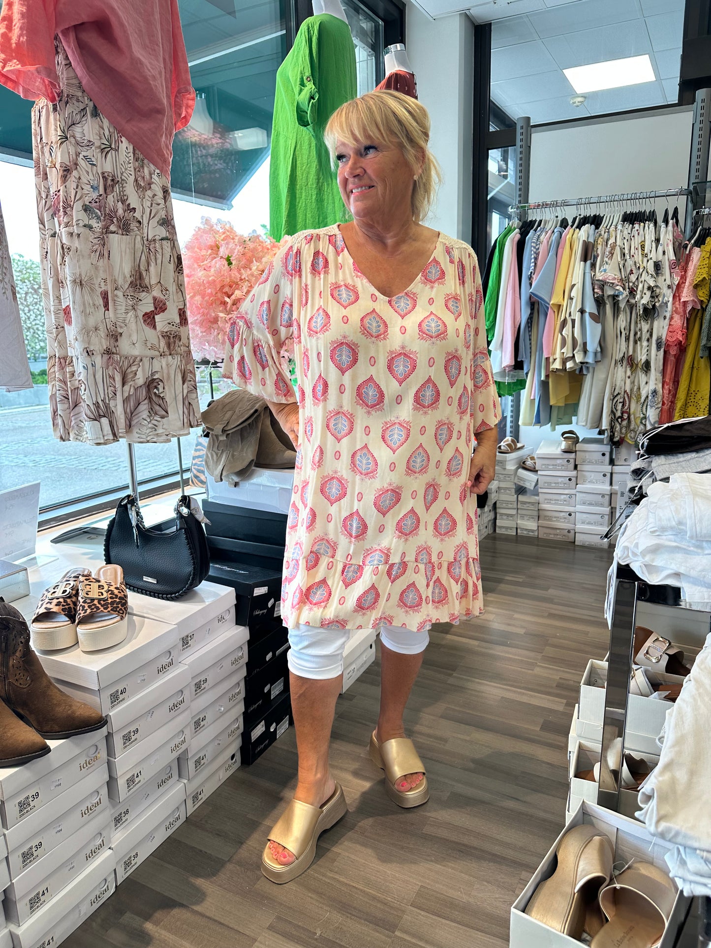 Plussize kuviollinen tunika (3 väriä)