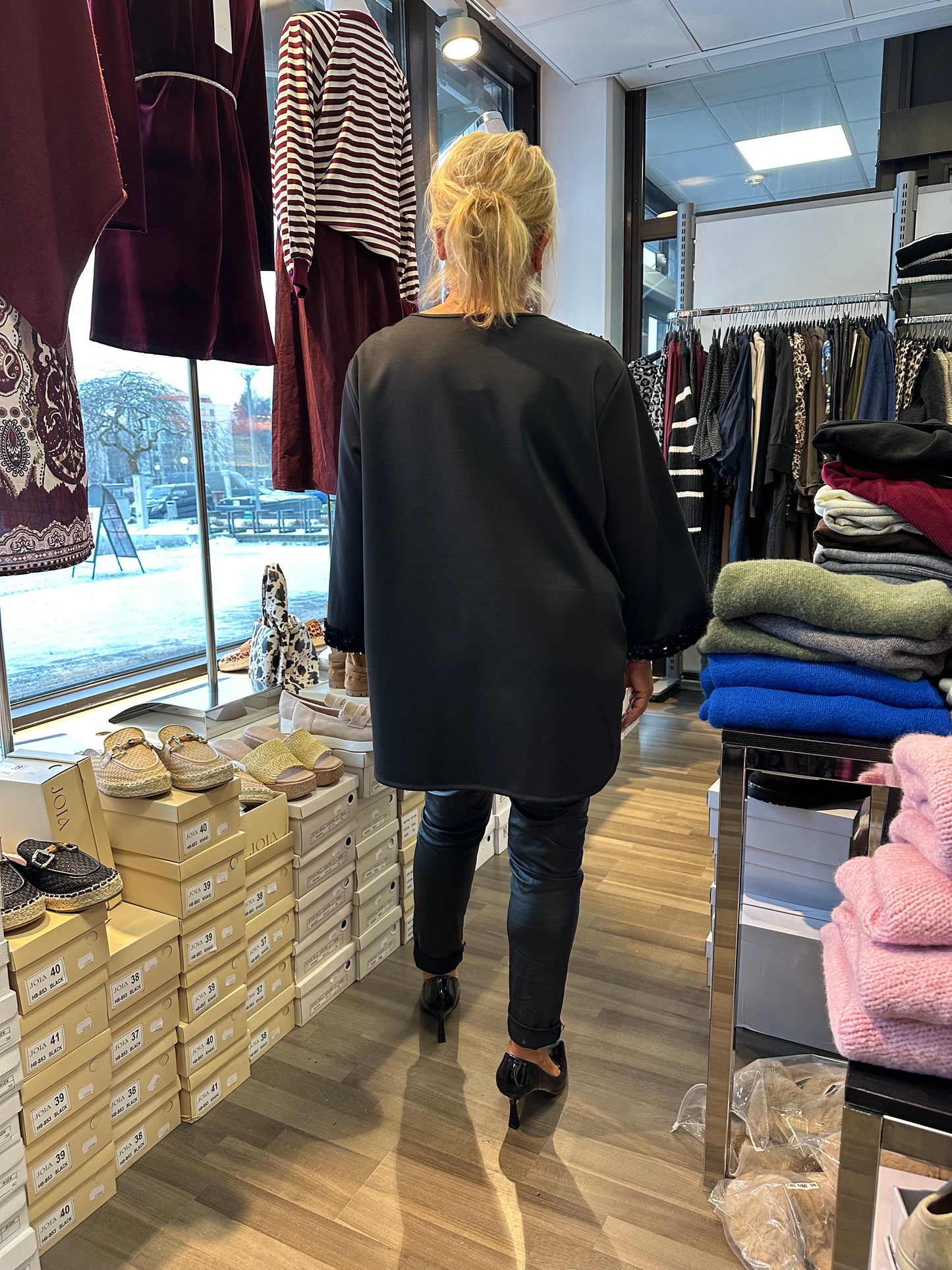 Plussize paljettipusero vajaamittaisilla hihoilla