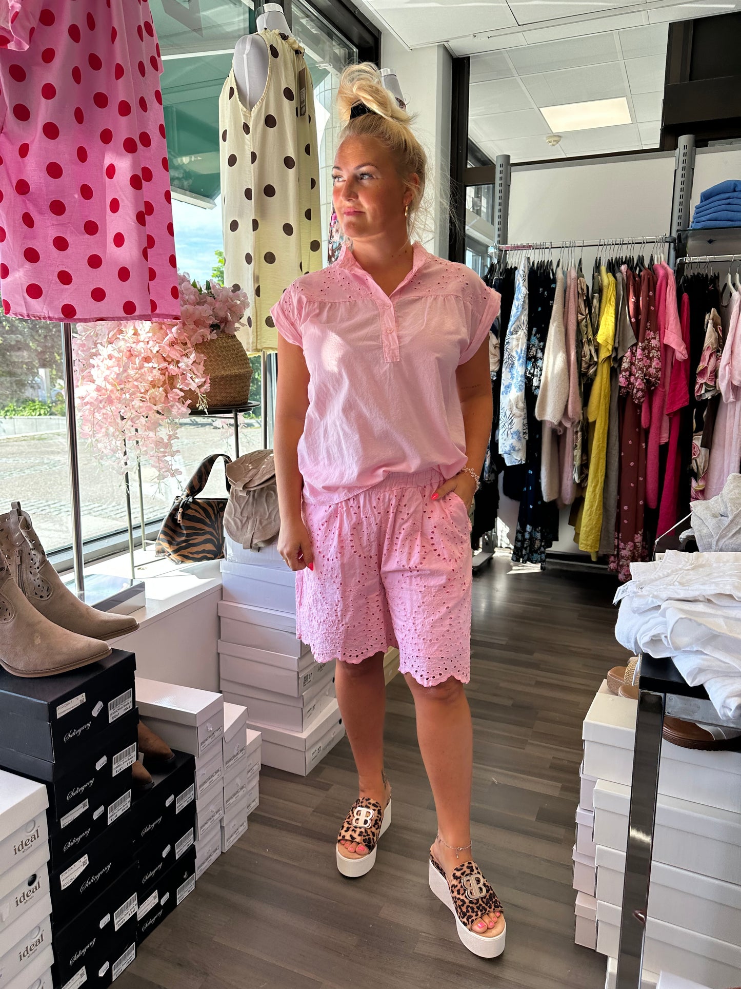 Brodeeratut puuvillashortsit pinkki