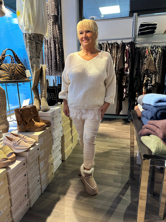 Pitsihelmainen neule vaalea beessi