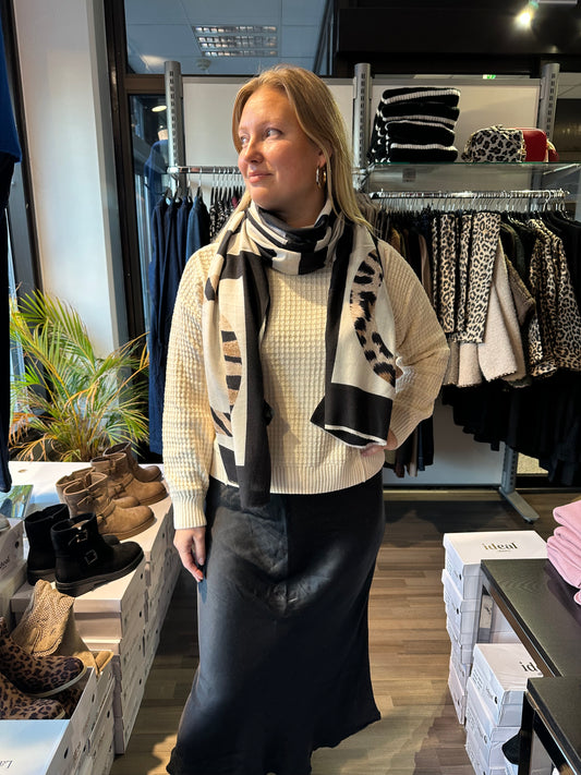 Kaulahuivi musta/vaalea/leo