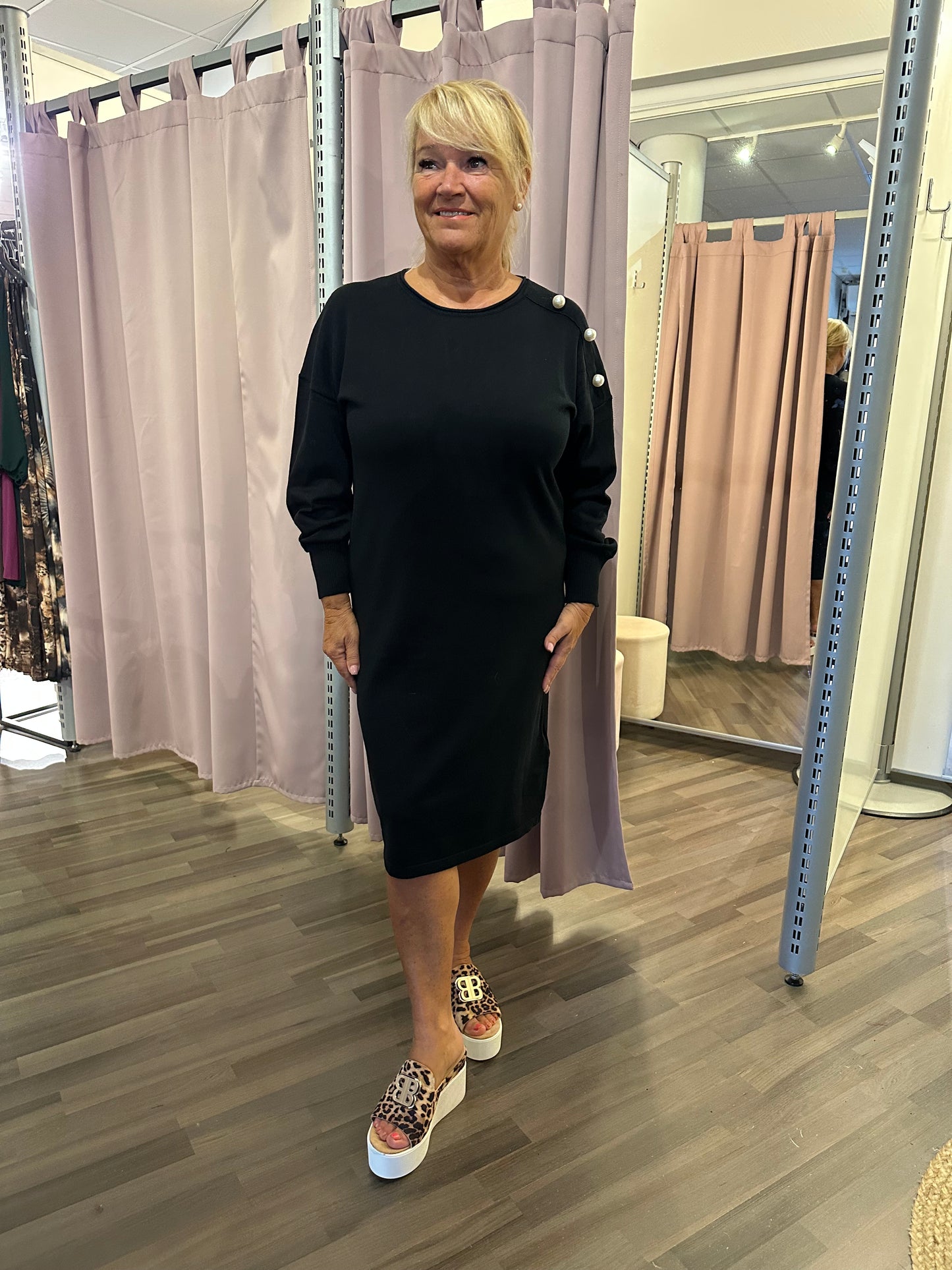 Neulemekko helmillä