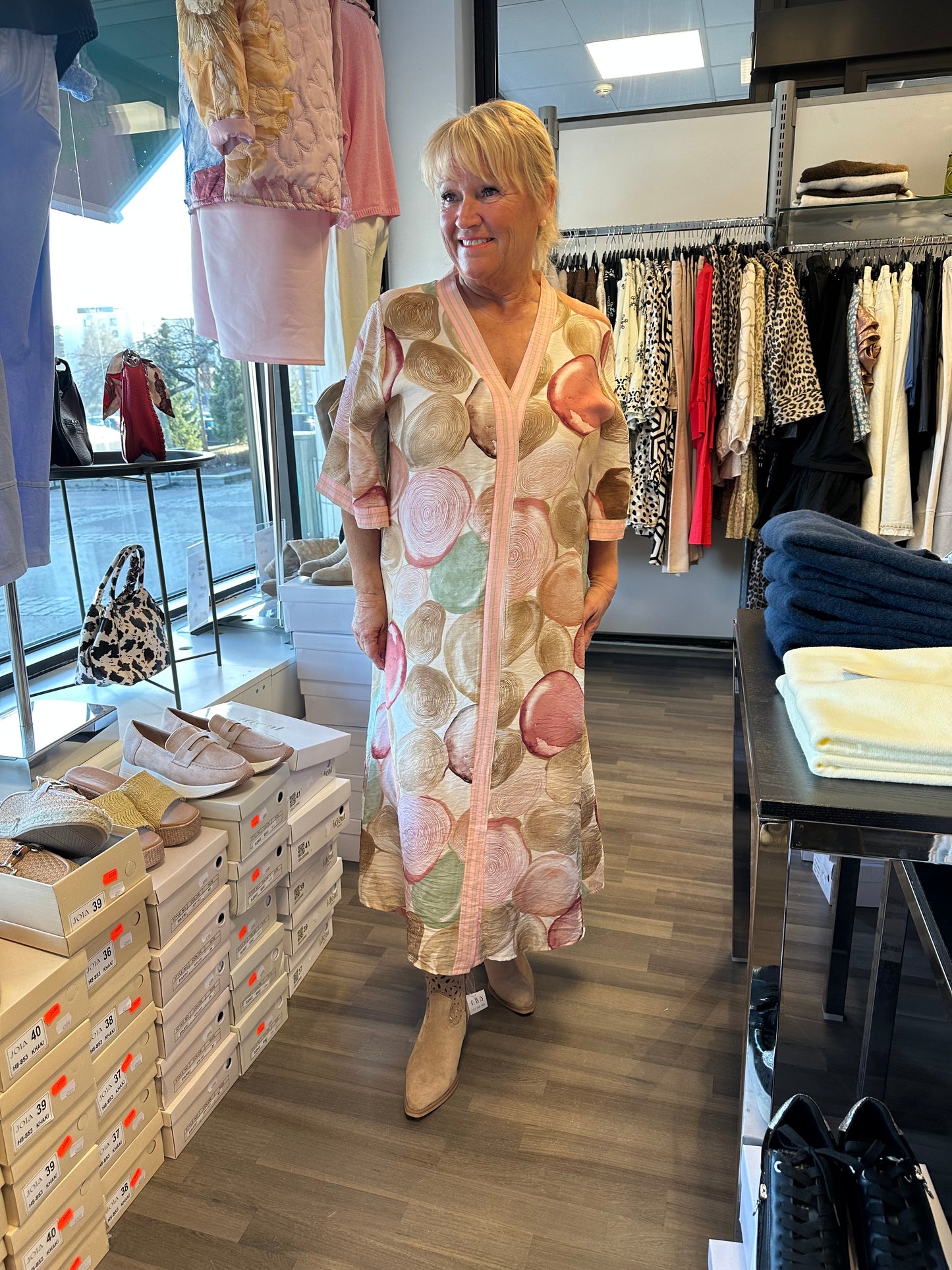 Suoralinjainen pitkä mekko Beige/Rosa