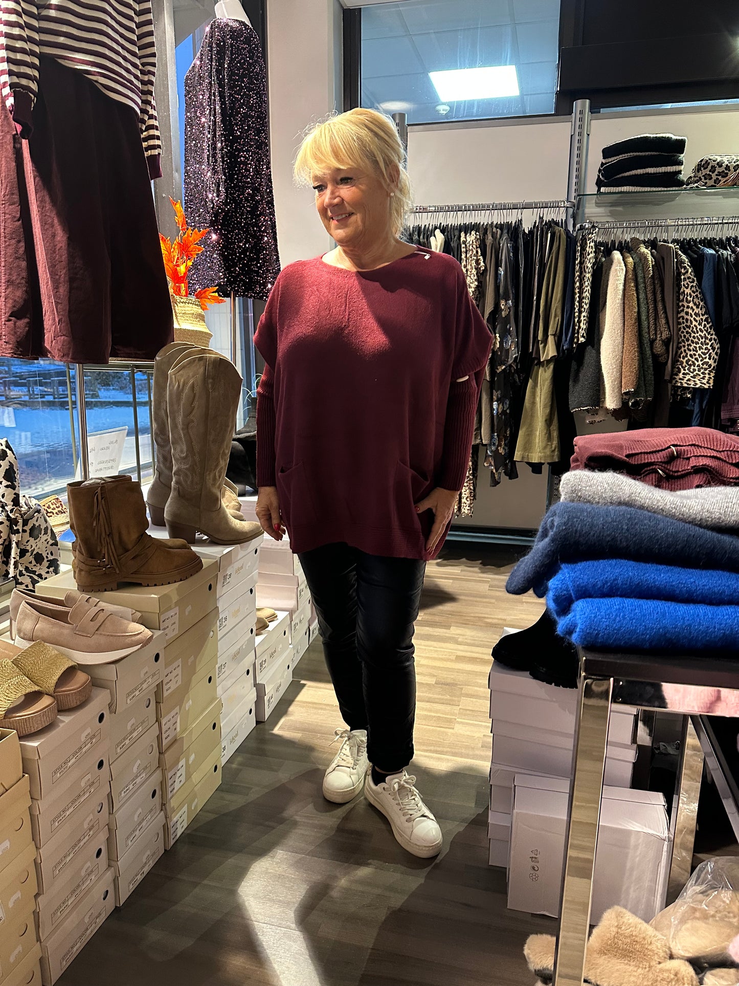 Pontsoneule viininpunainen