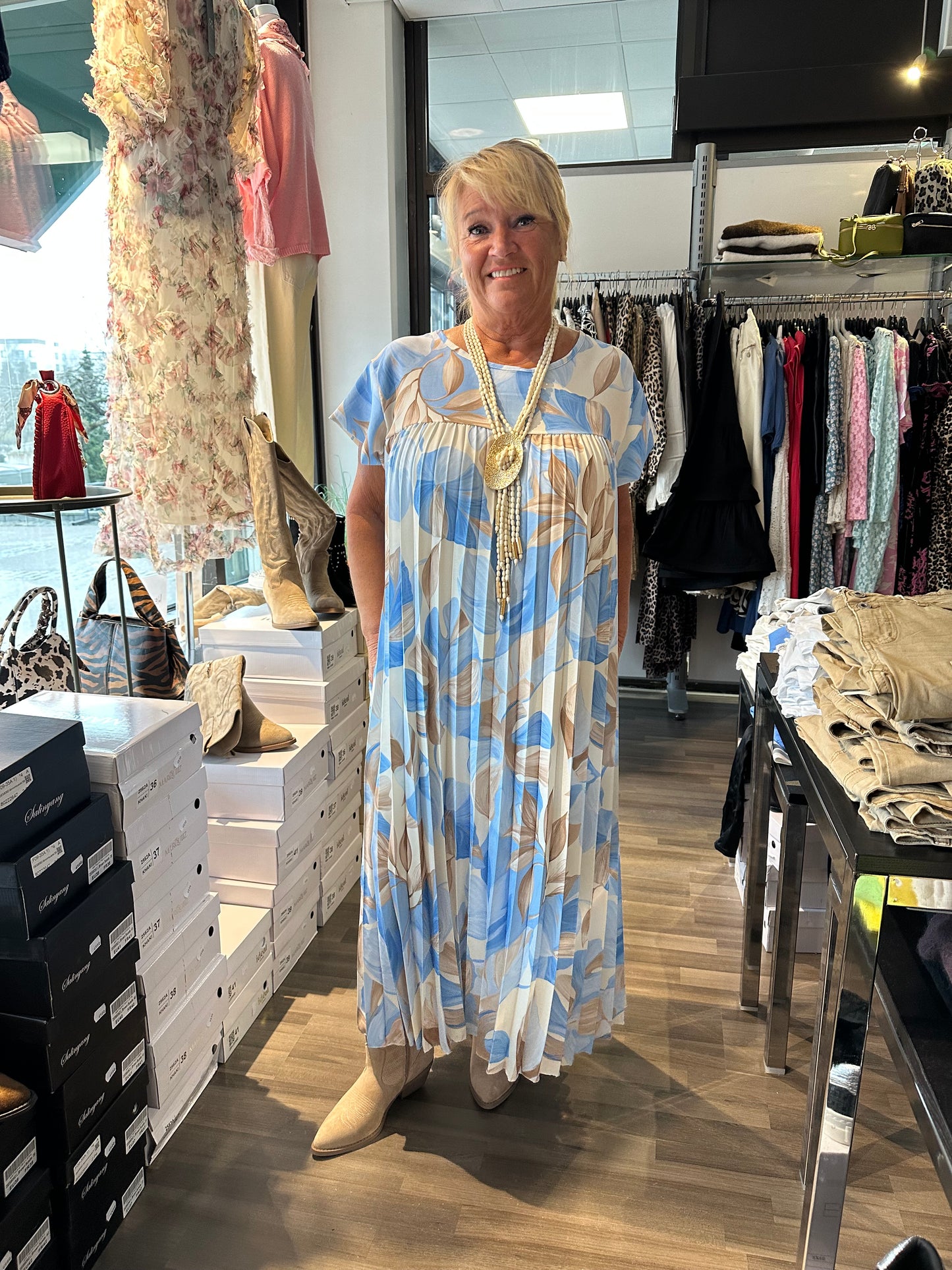 Plussize kuviollinen pliseerattu mekko (5 väriä)