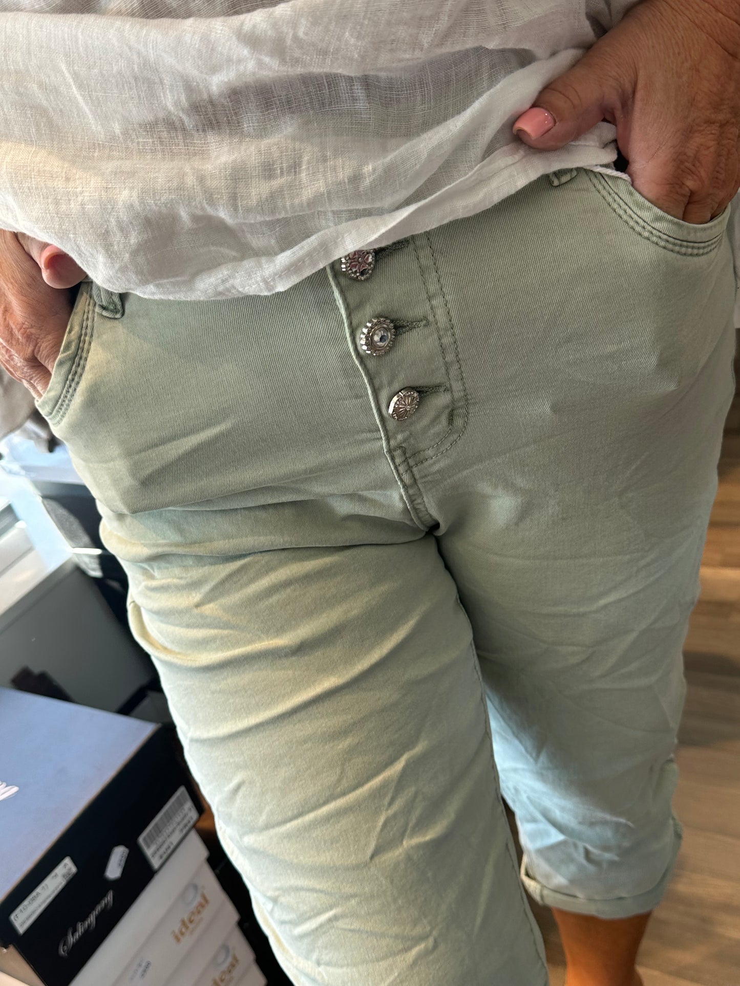 Caprit nappikiinnityksellä khaki