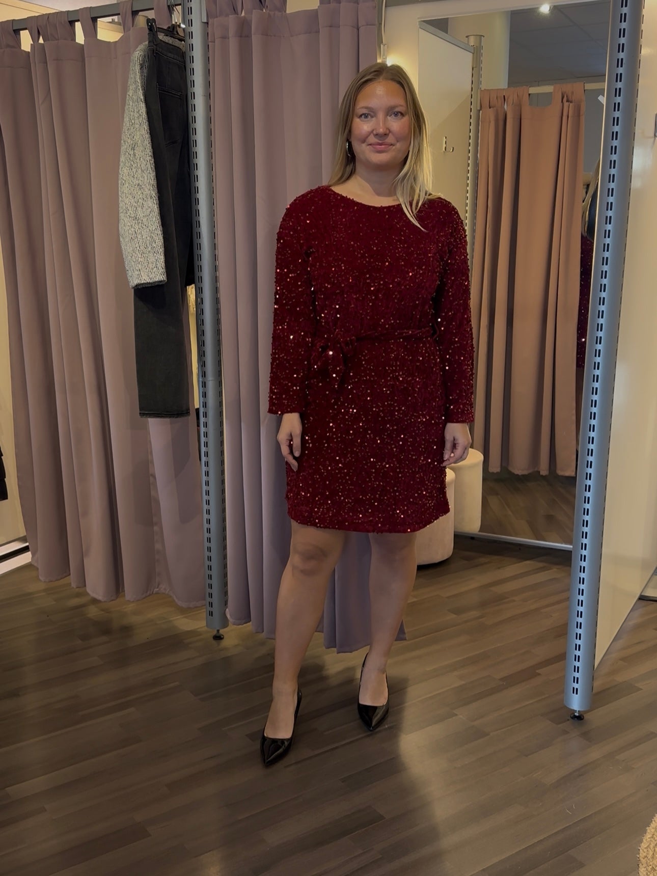 Samettinen paljettimekko/tunika punainen