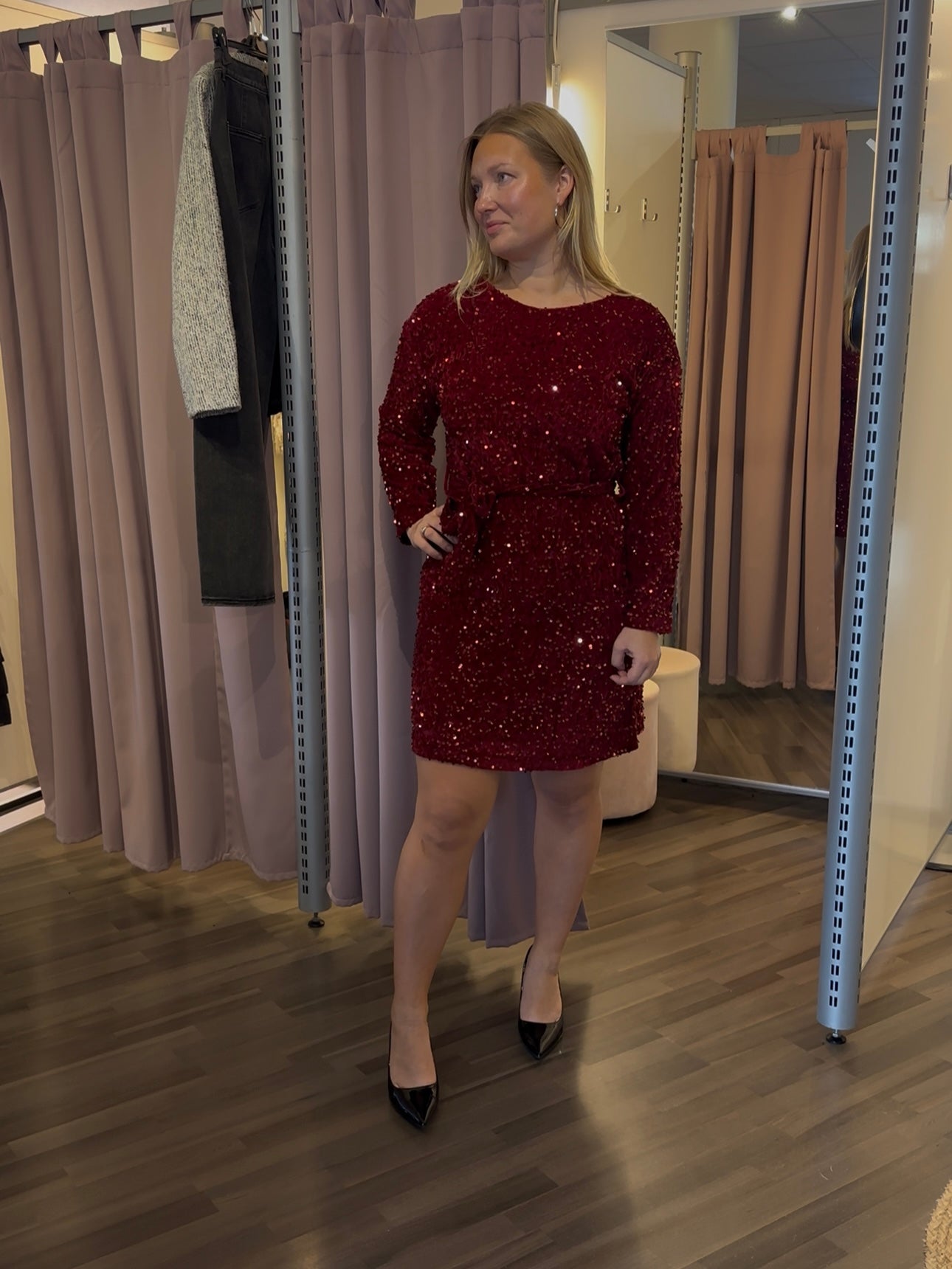 Samettinen paljettimekko/tunika punainen