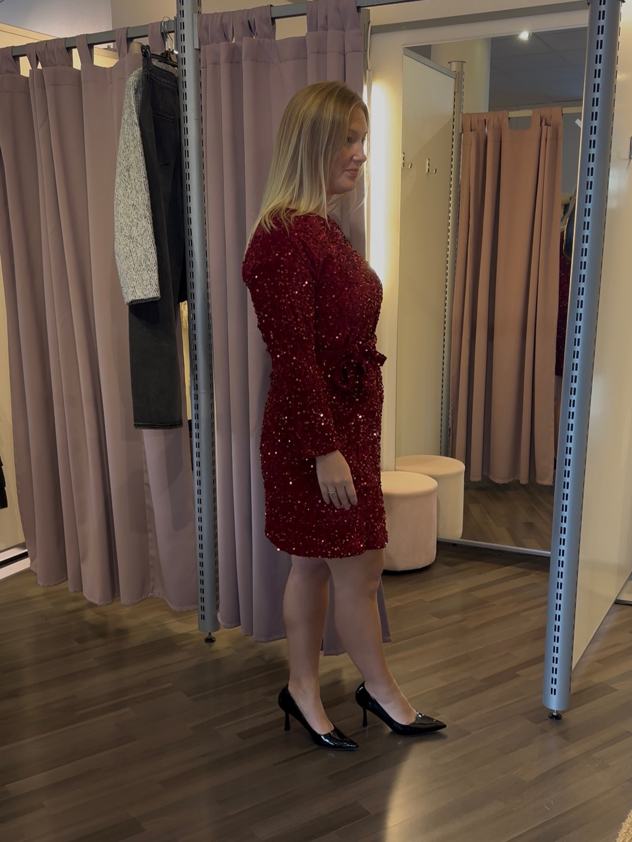 Samettinen paljettimekko/tunika punainen