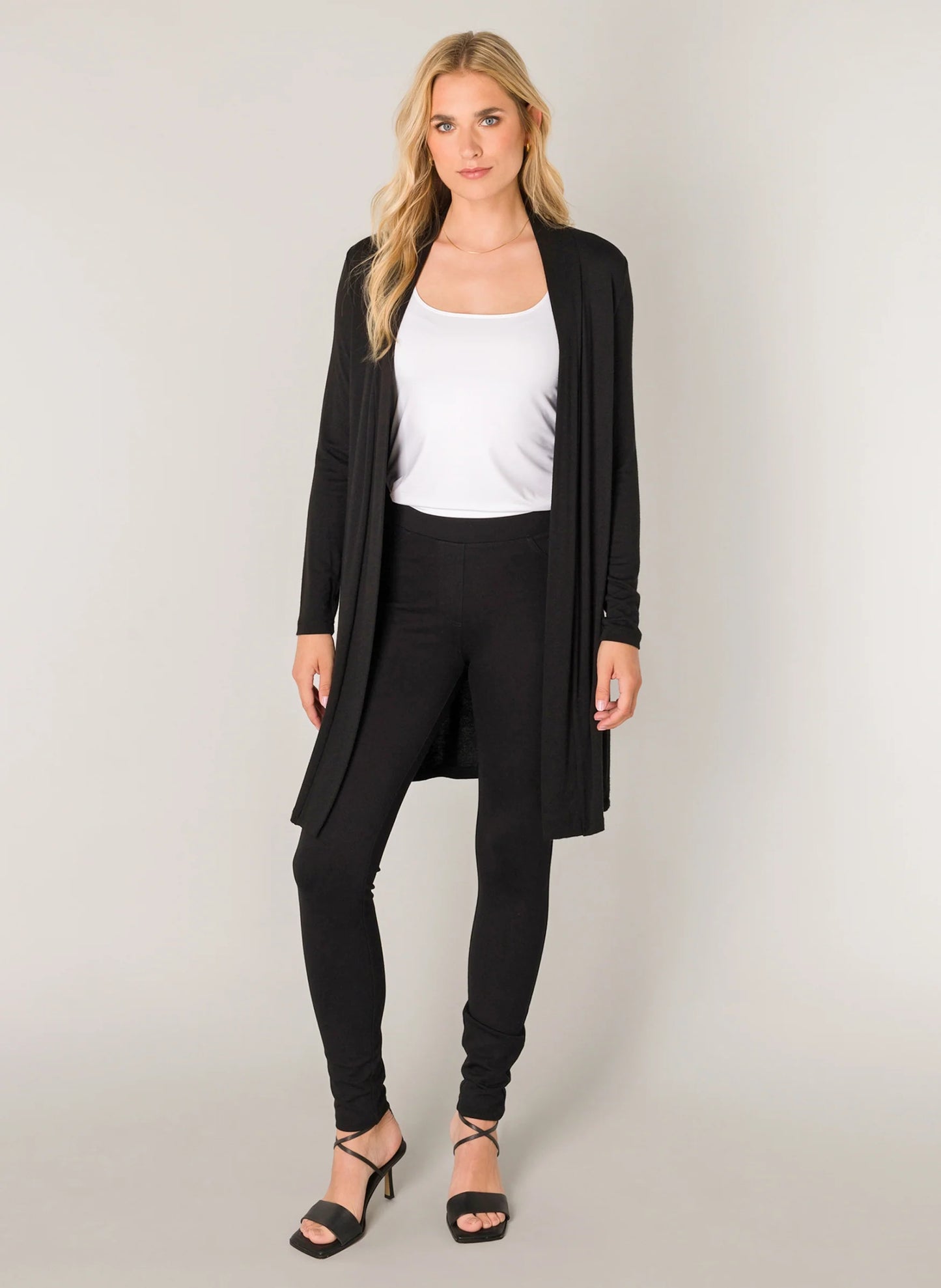 Hienoneuloksinen neuletakki