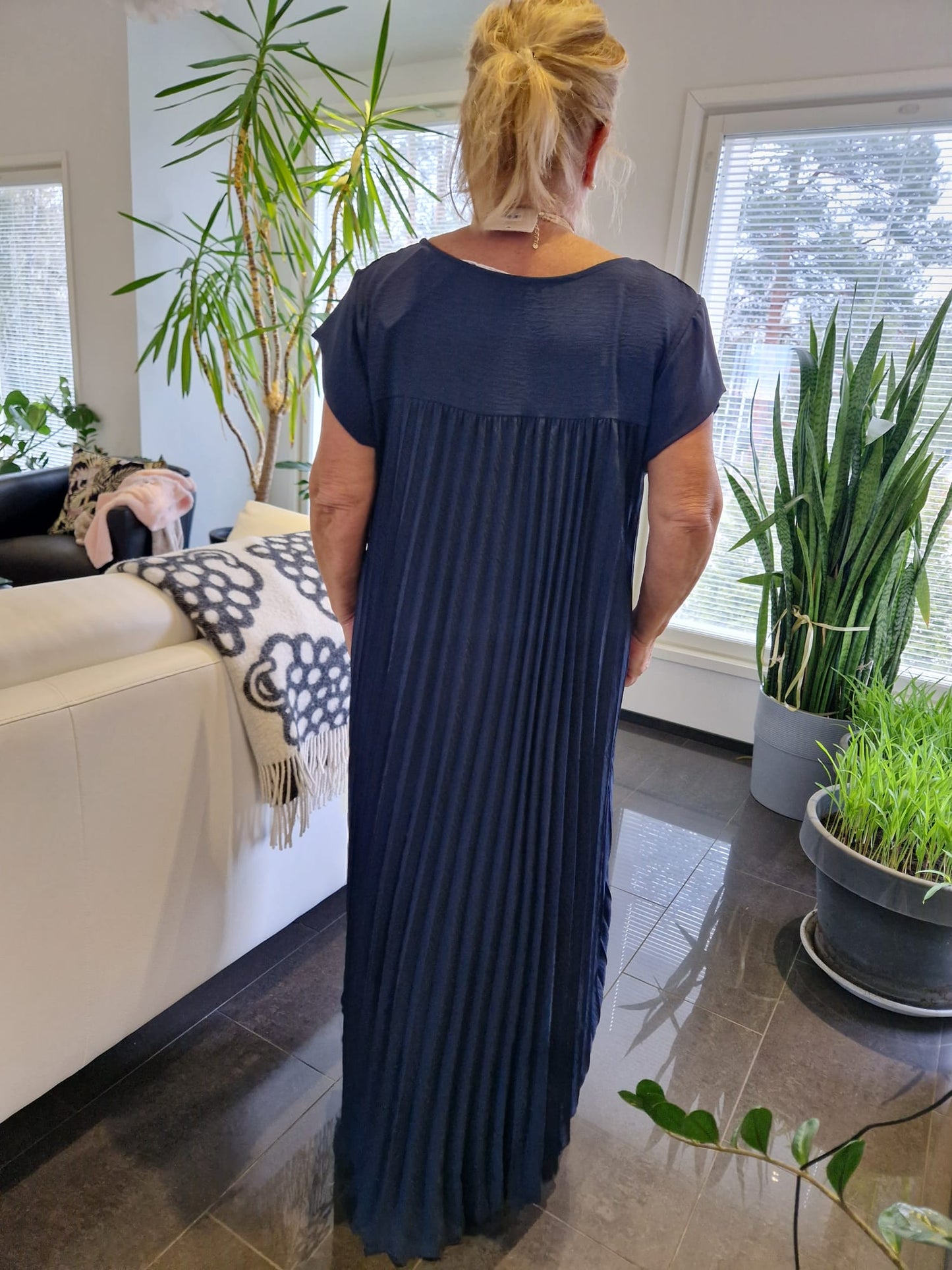 Reilummankoon pitkä pliseerattu mekko (5 väriä)