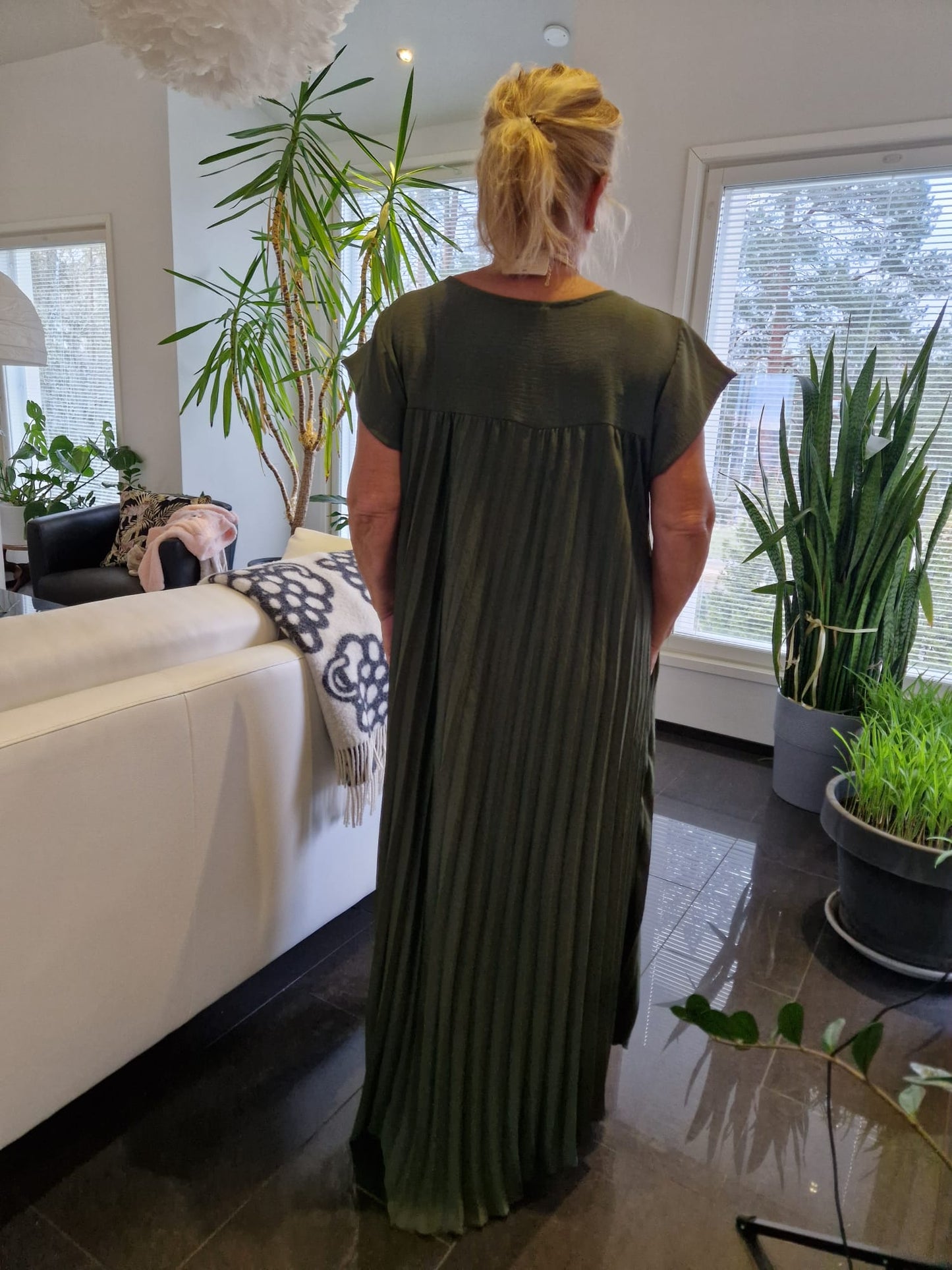 Reilummankoon pitkä pliseerattu mekko (5 väriä)