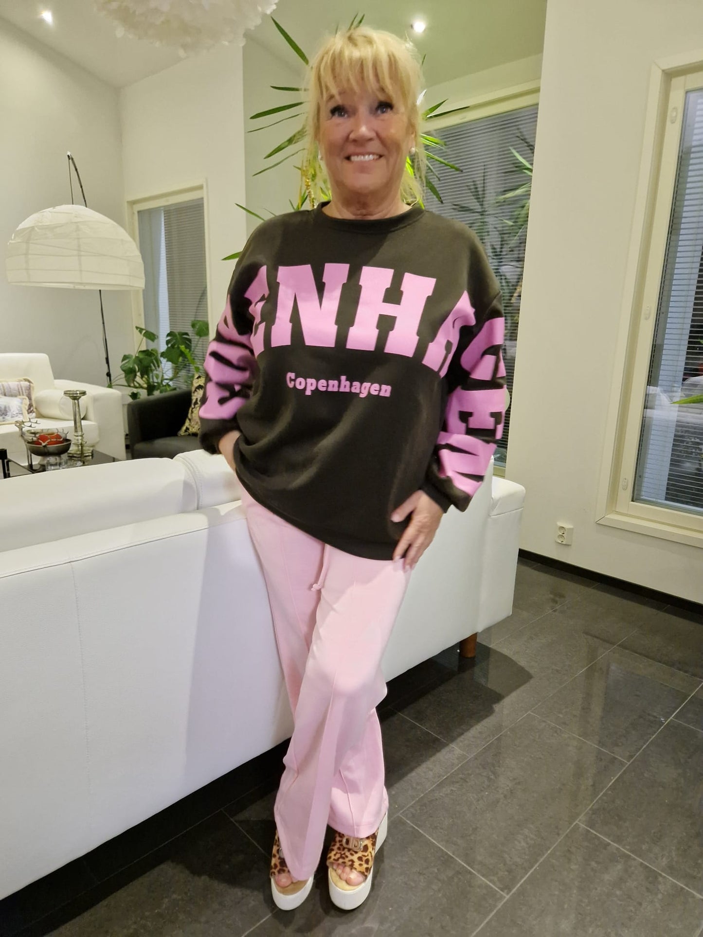 Collegepusero Copenhagen tummanruskea