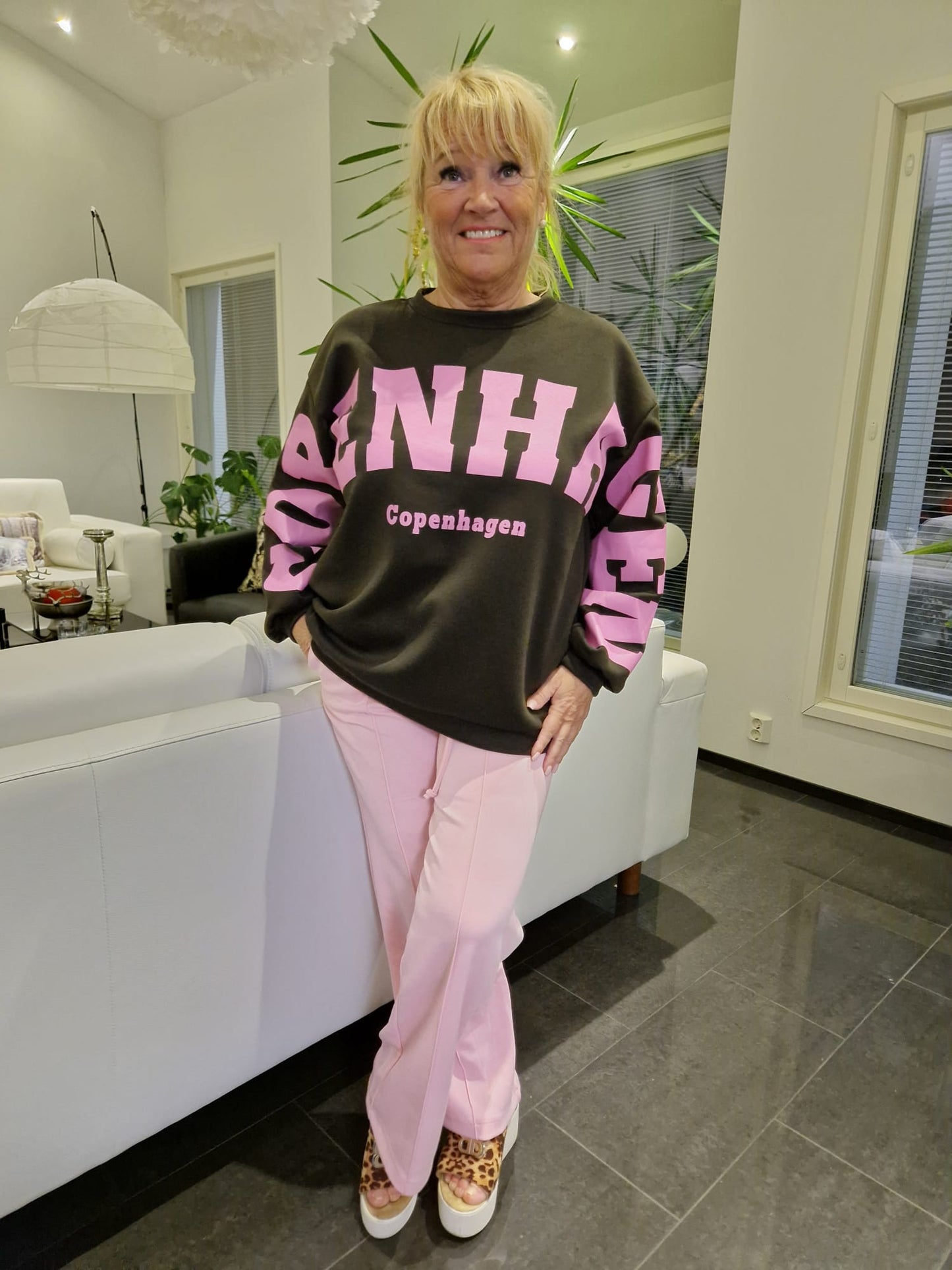 Collegepusero Copenhagen tummanruskea