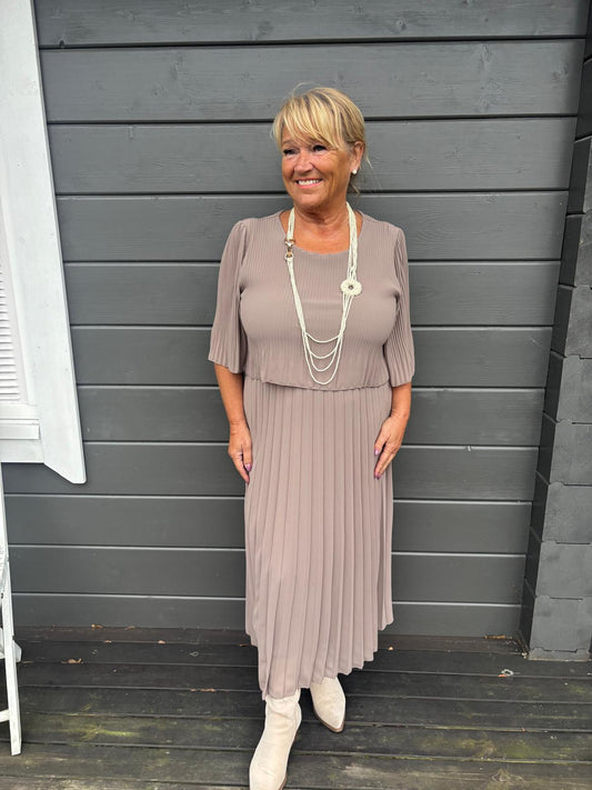 Midimittainen pliseemekko taupe