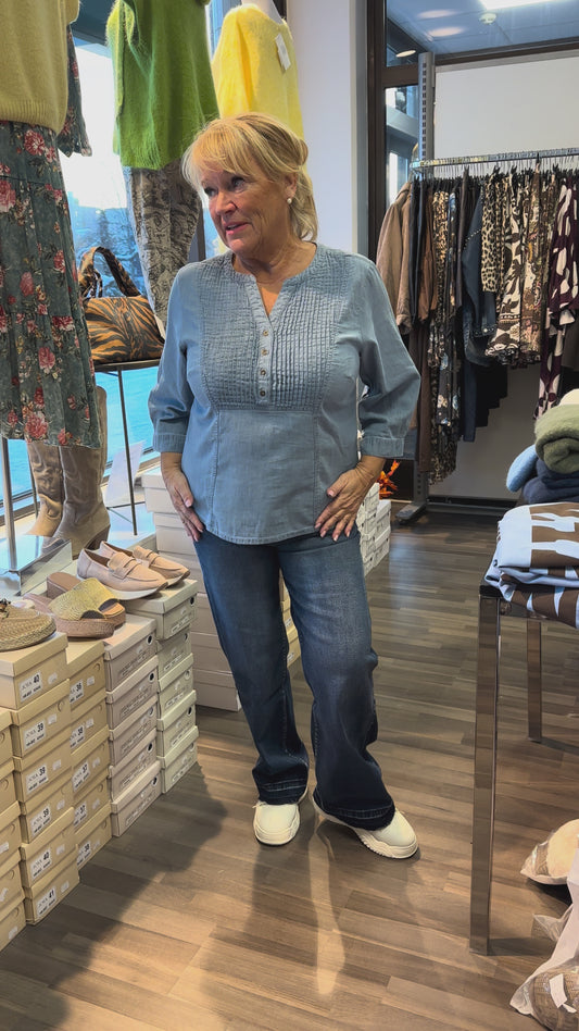 Naisellinen farkkupusero