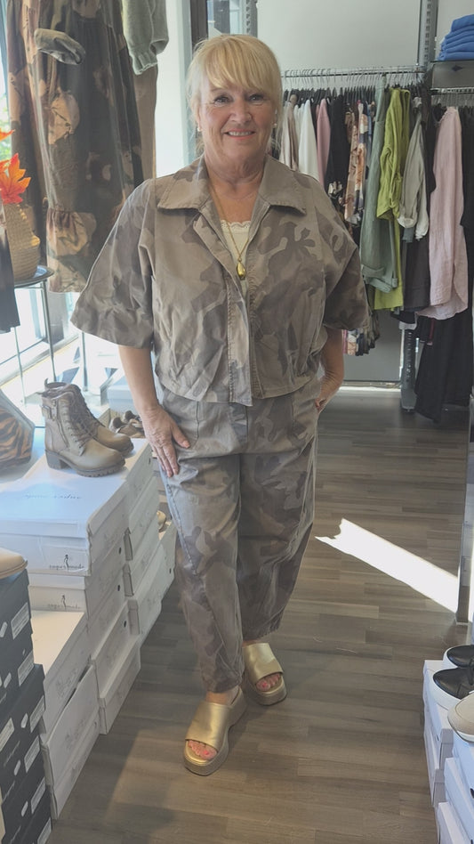Beigecamo jakku