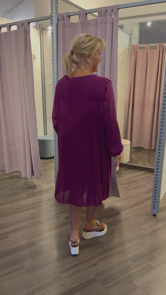 Plussize pliseerattu sifonkitunika/mekko liila
