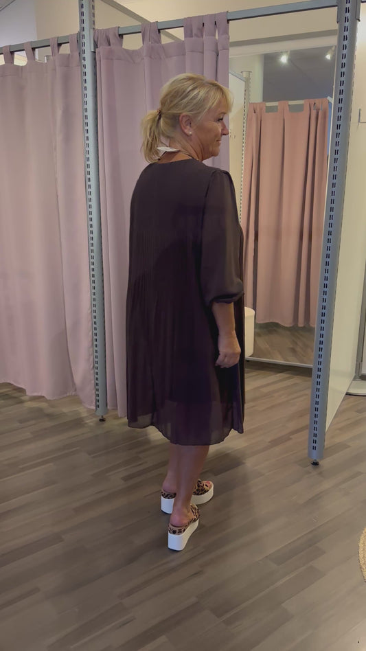 Plussize pliseerattu sifonkitunika/mekko ruskea