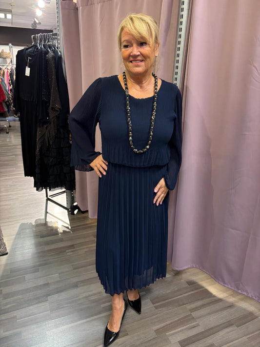 Midimittainen pliseemekko tumma sininen