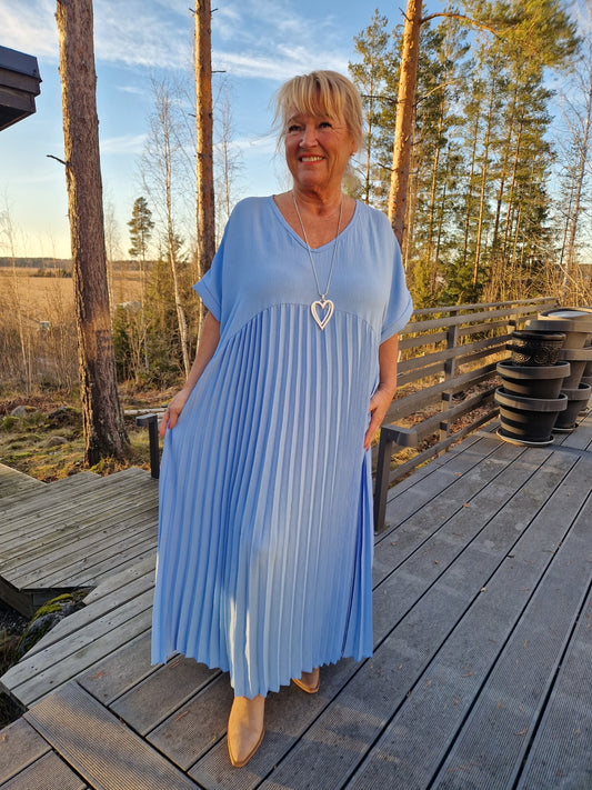 PLUSPLUSSIZE pliseerattu mekko vaaleansininen