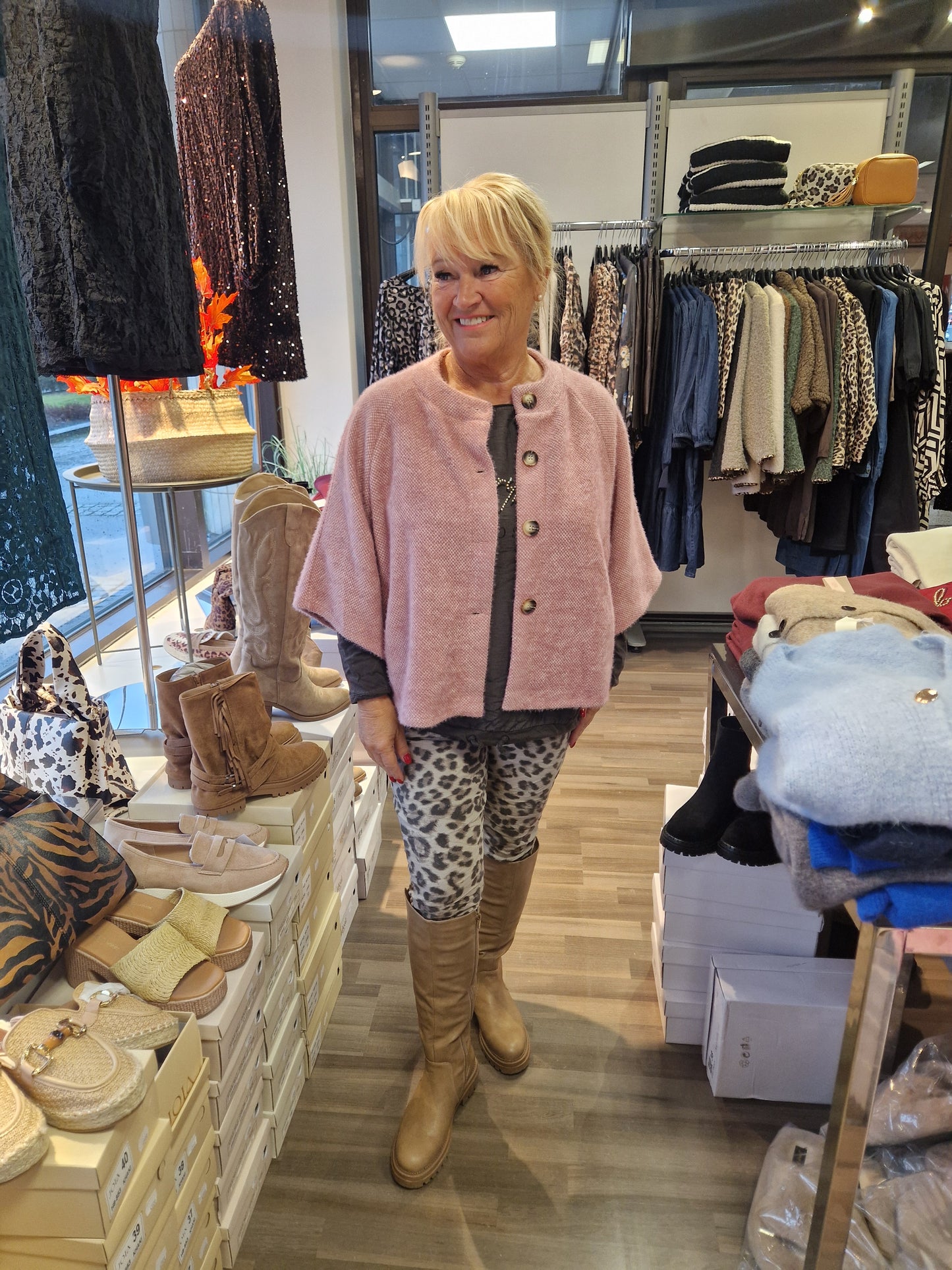 Viittatyylinen jakku roosa