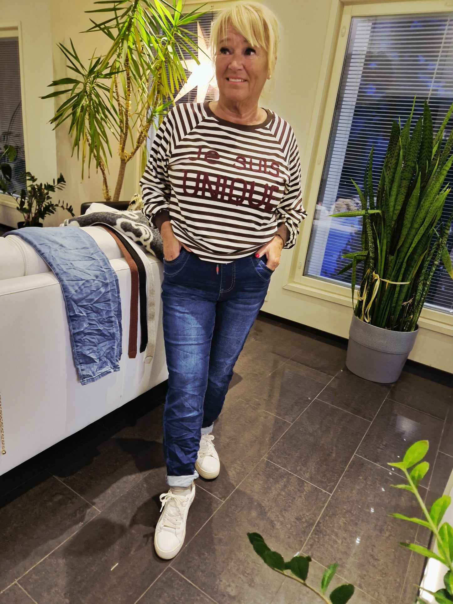 Joustovyötärö farkut tumma denim