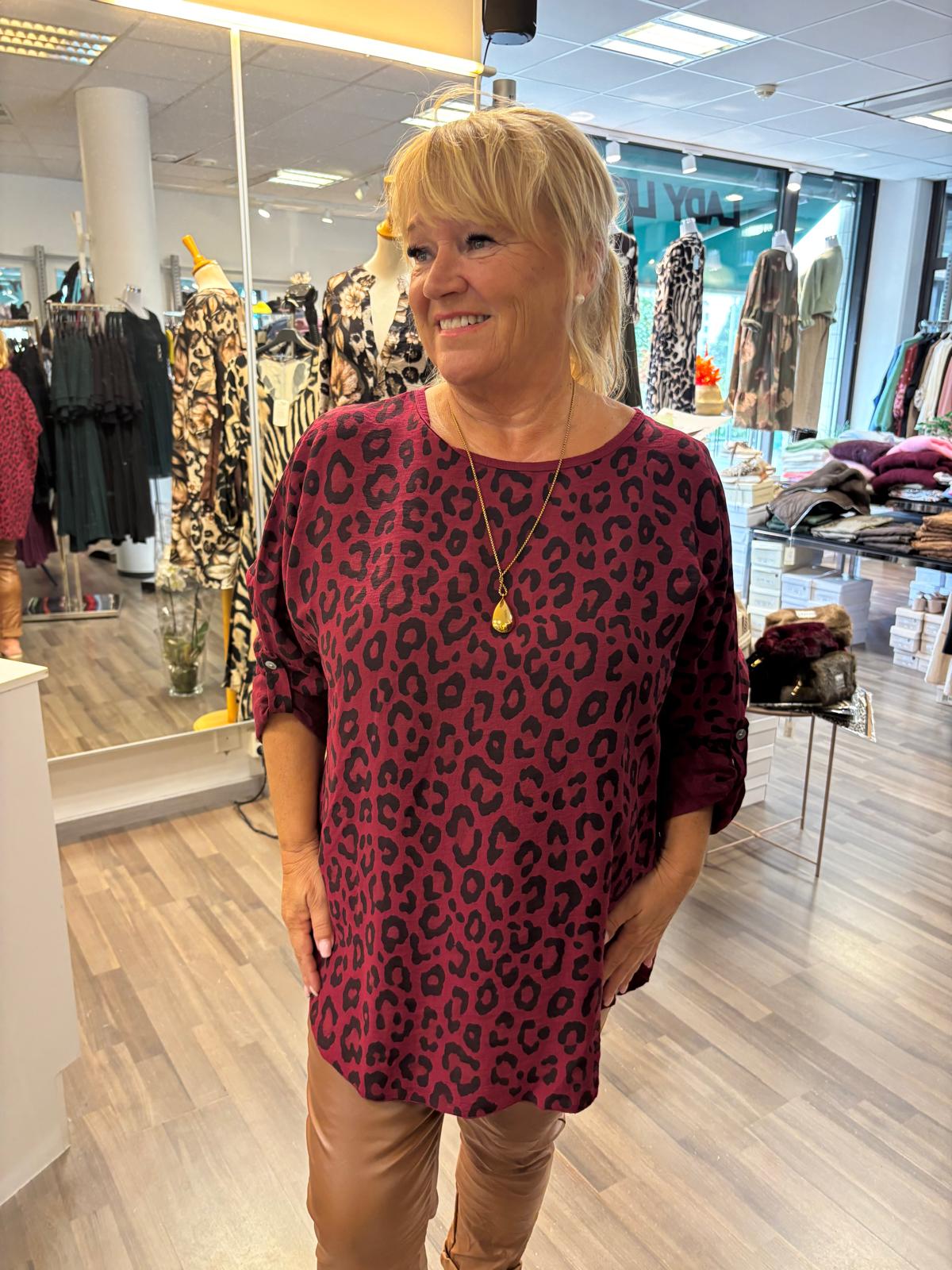 Plussize viskoosipusero