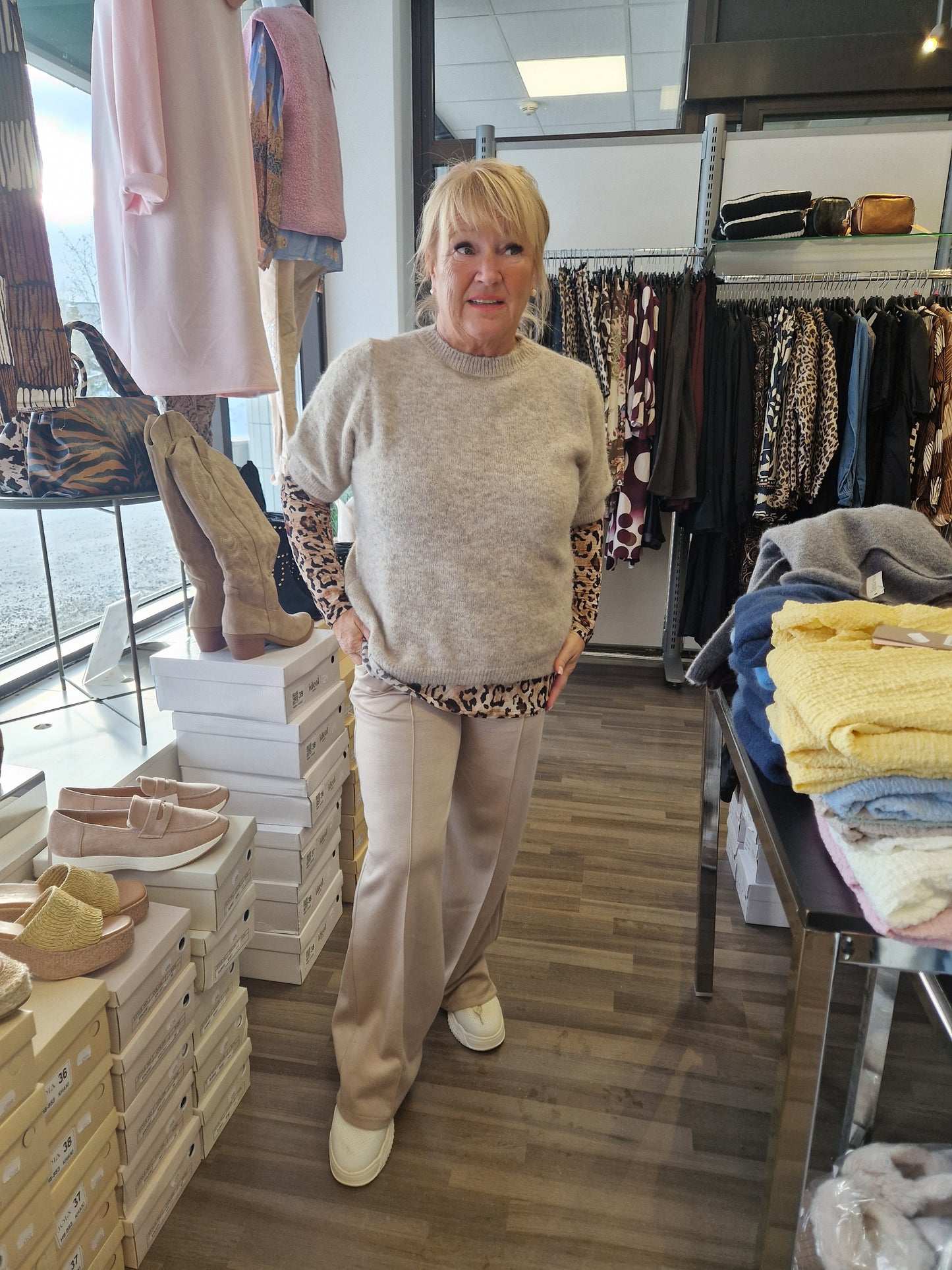 Lyhythihainen neule Lone