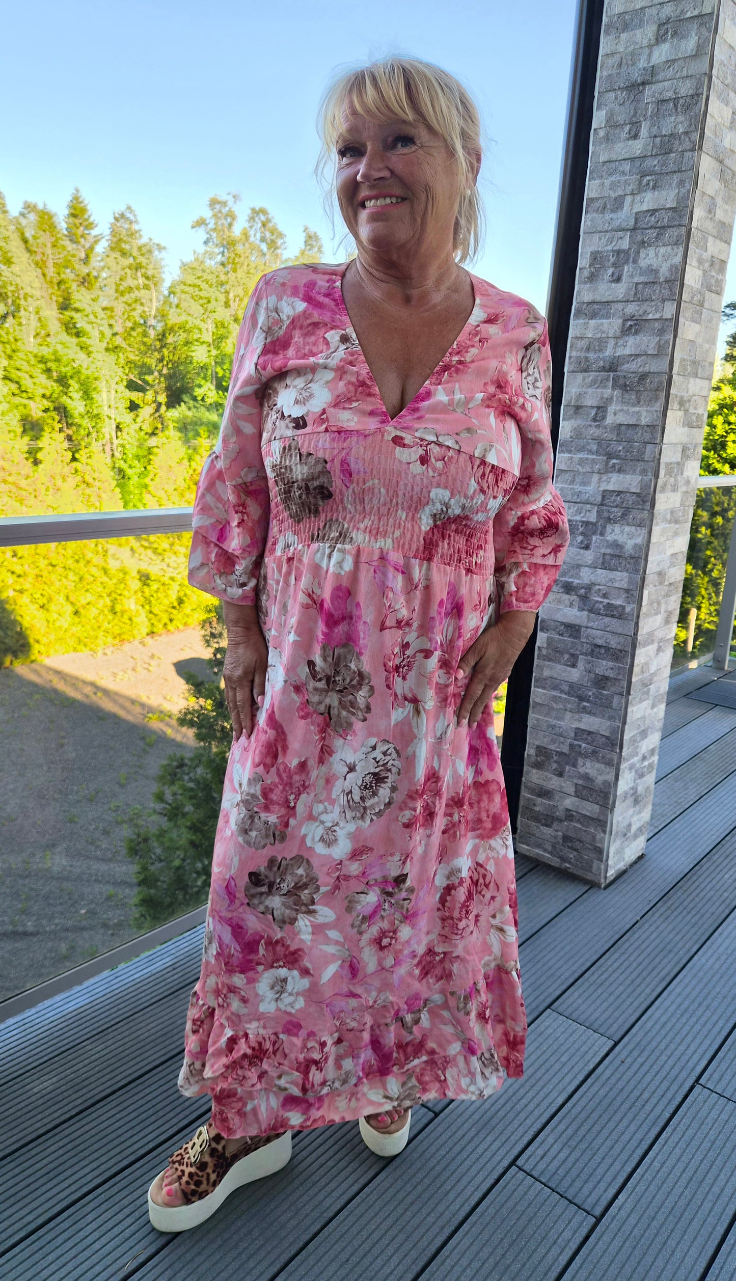 Hihallinen kukkamekko pinkki/punasävy