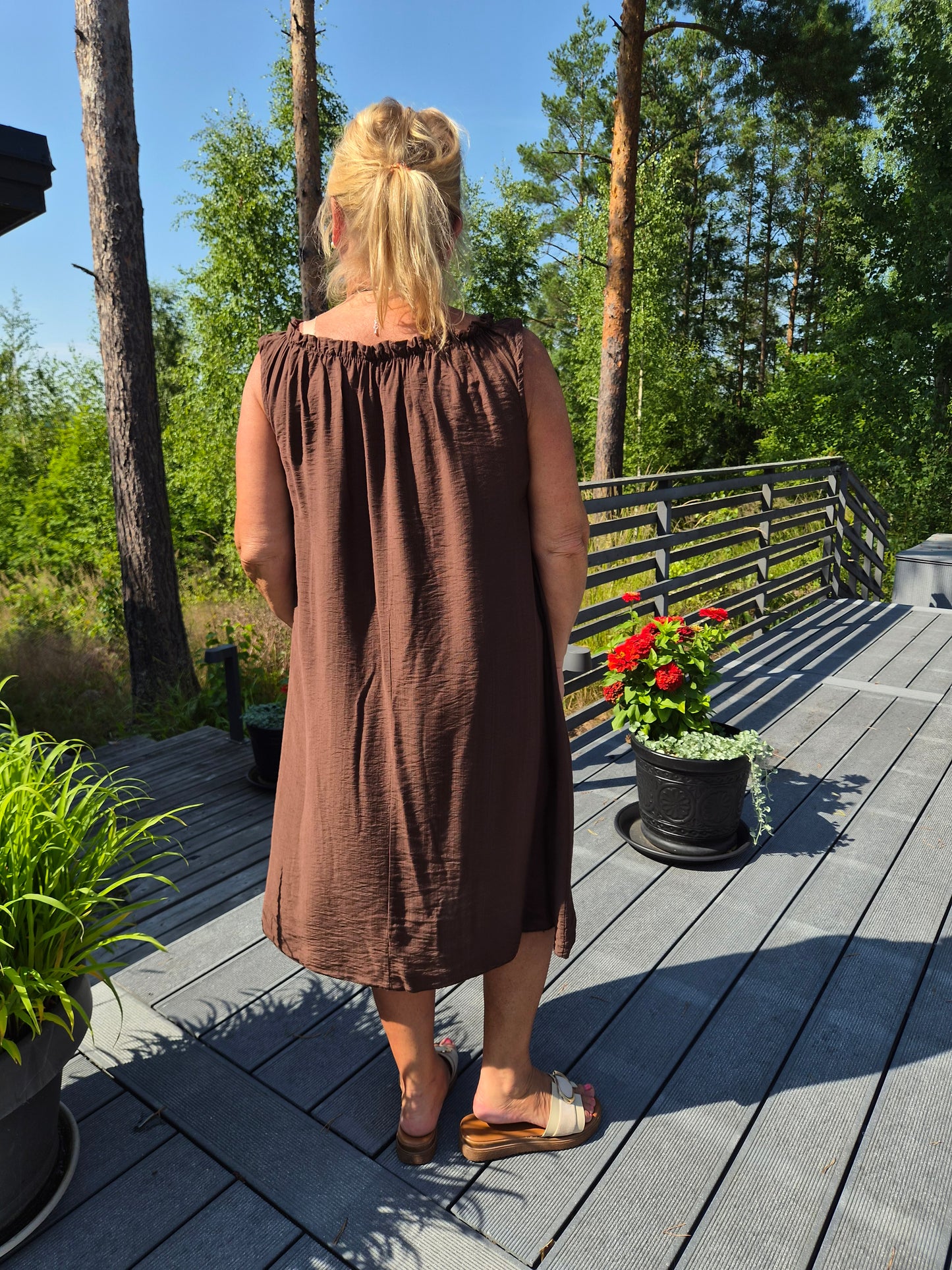 TARJOUSERÄ 30€   ruskea