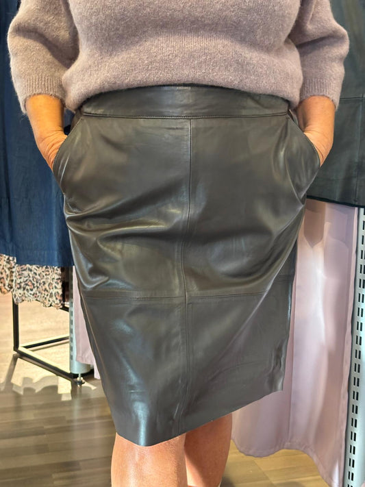 Nahkahame  tumma ruskea