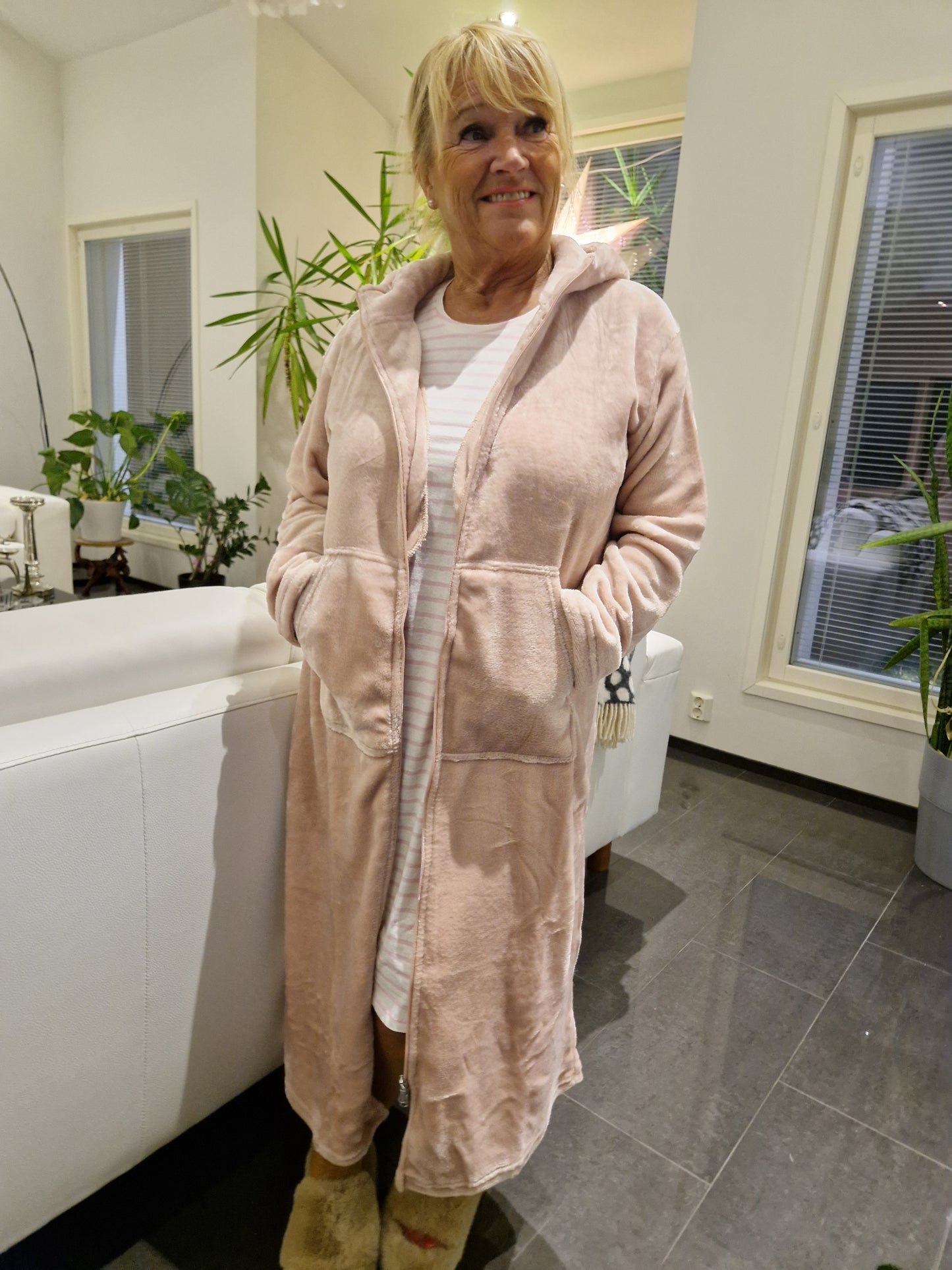 Suloisen pehmeä aamutakki old rose