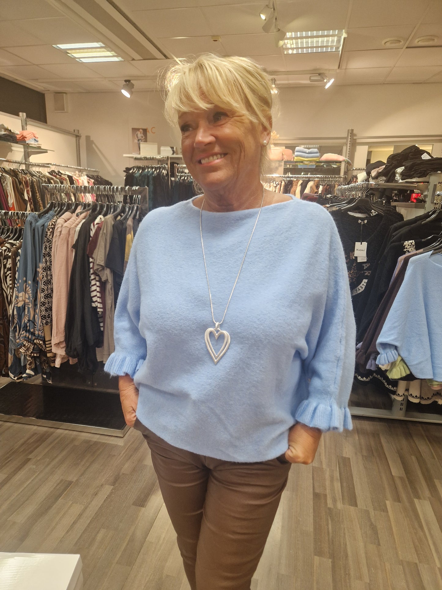 Neule frillahihoilla sky blue