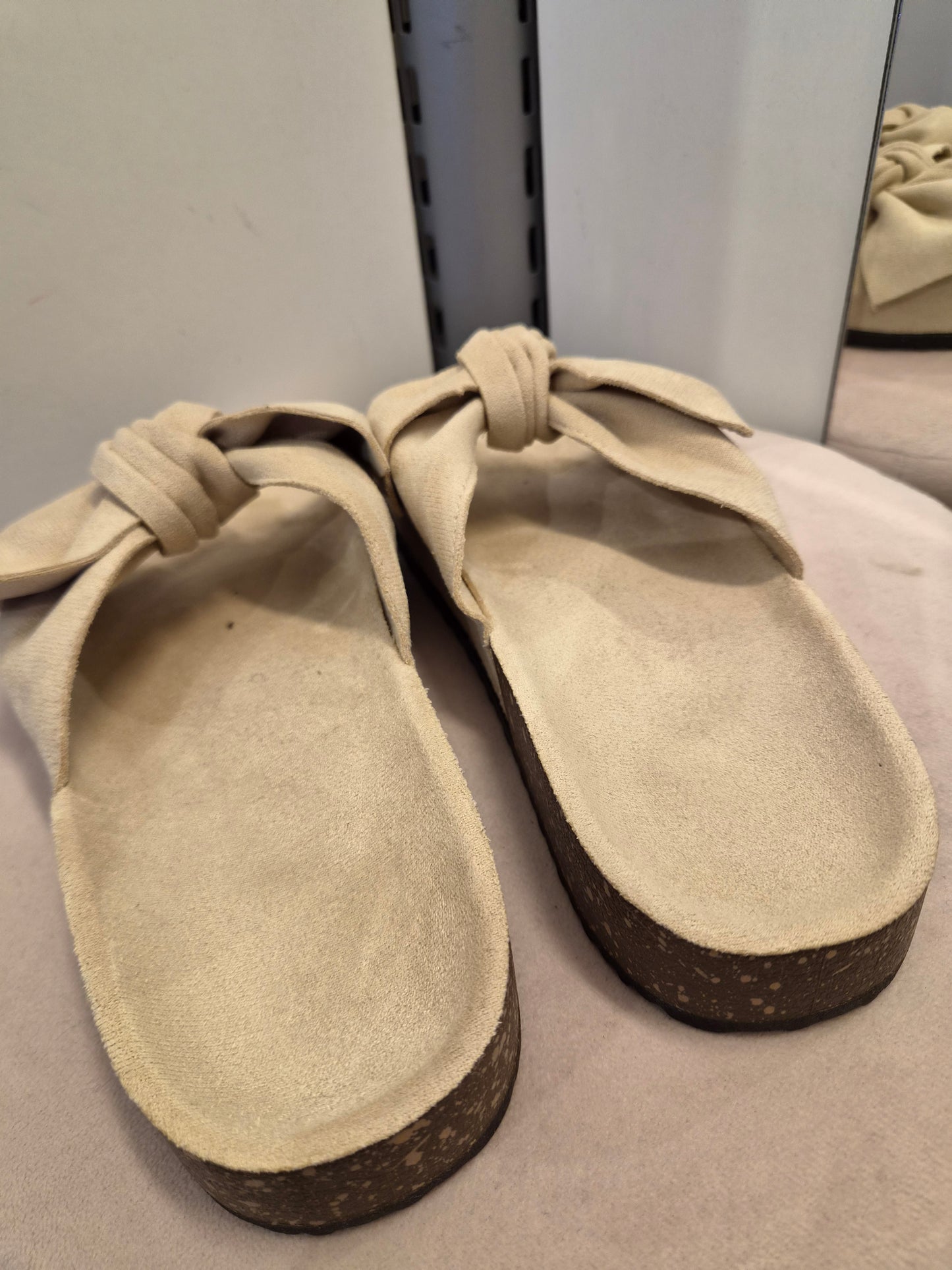 Rusettisandaali beige