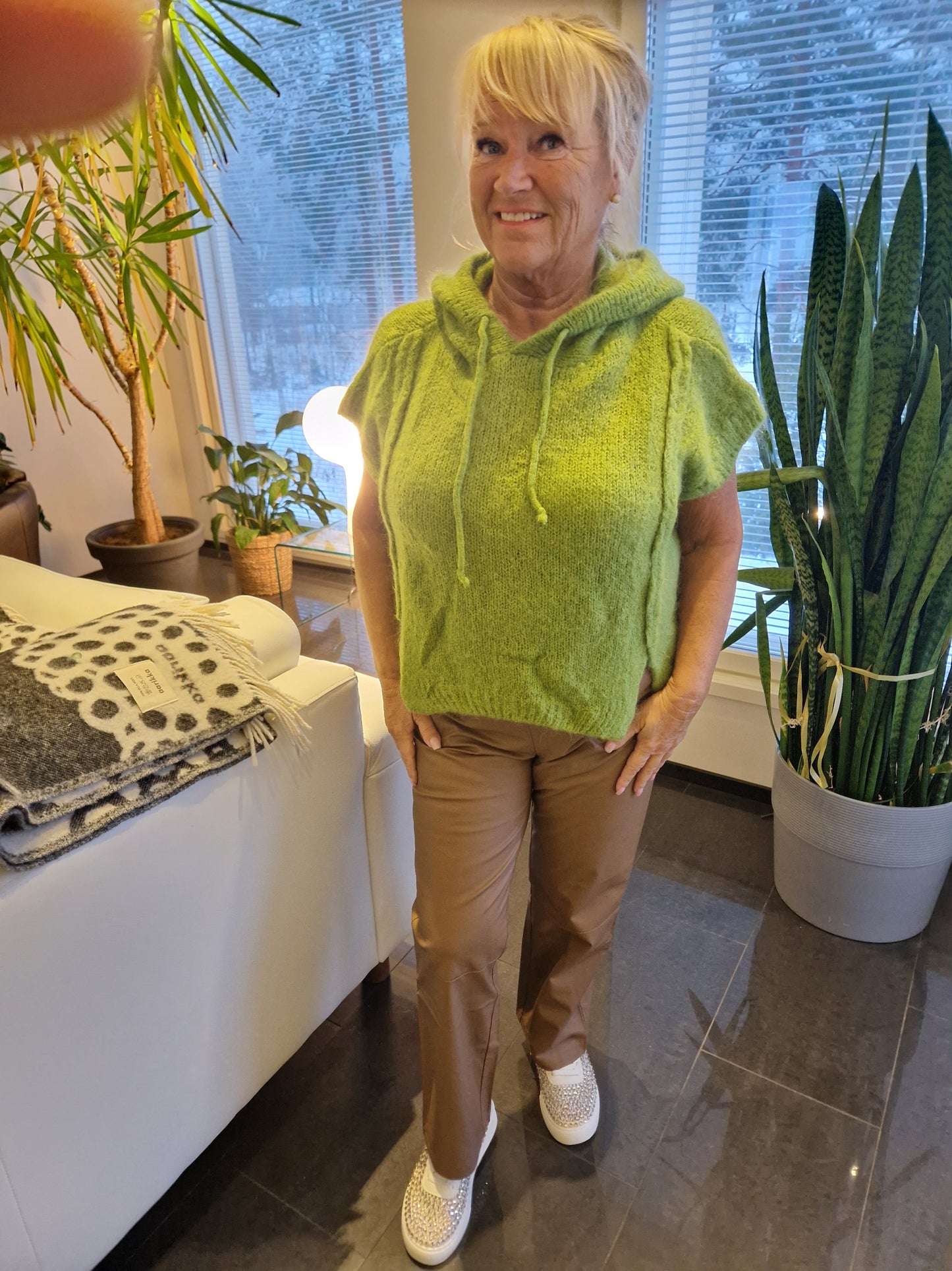 Mohair liivi hupulla  vihreä