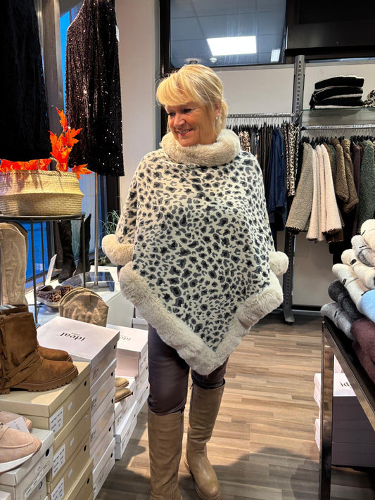 Karvakaulus poncho  vaalea