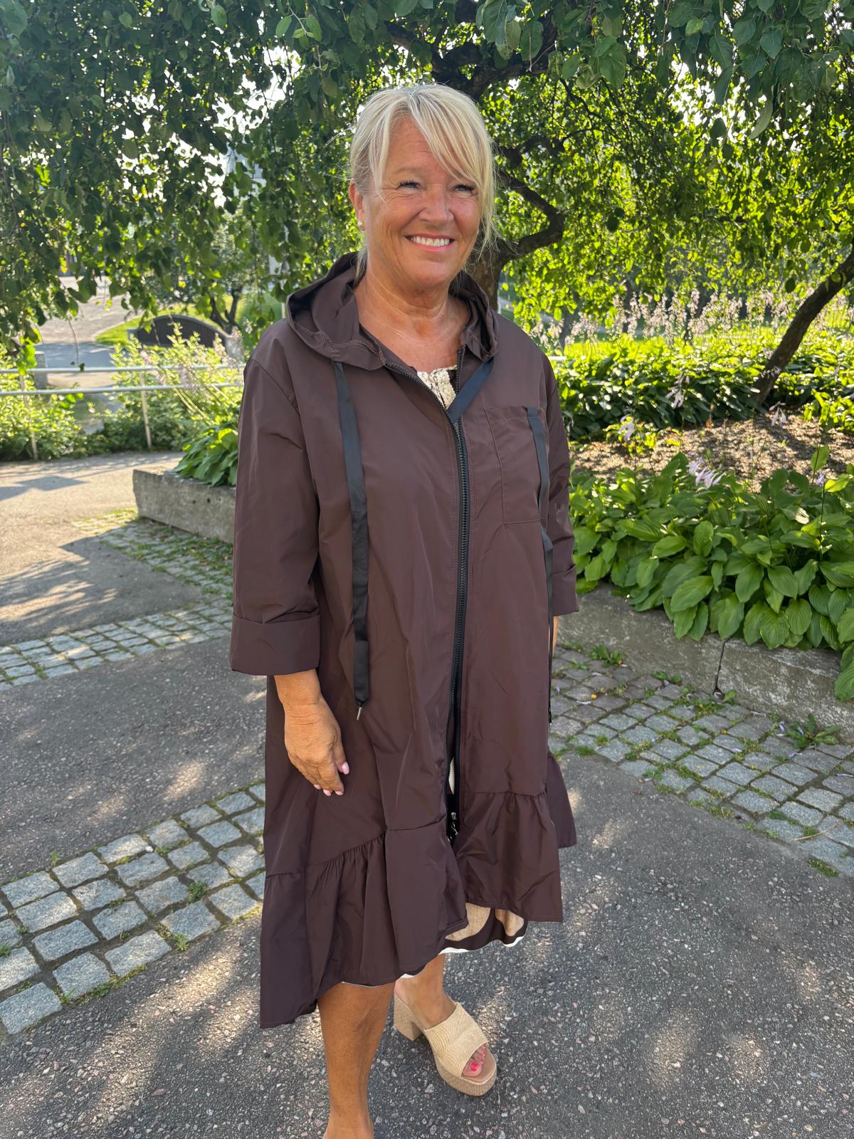 Frillahelma takki  tumma ruskea