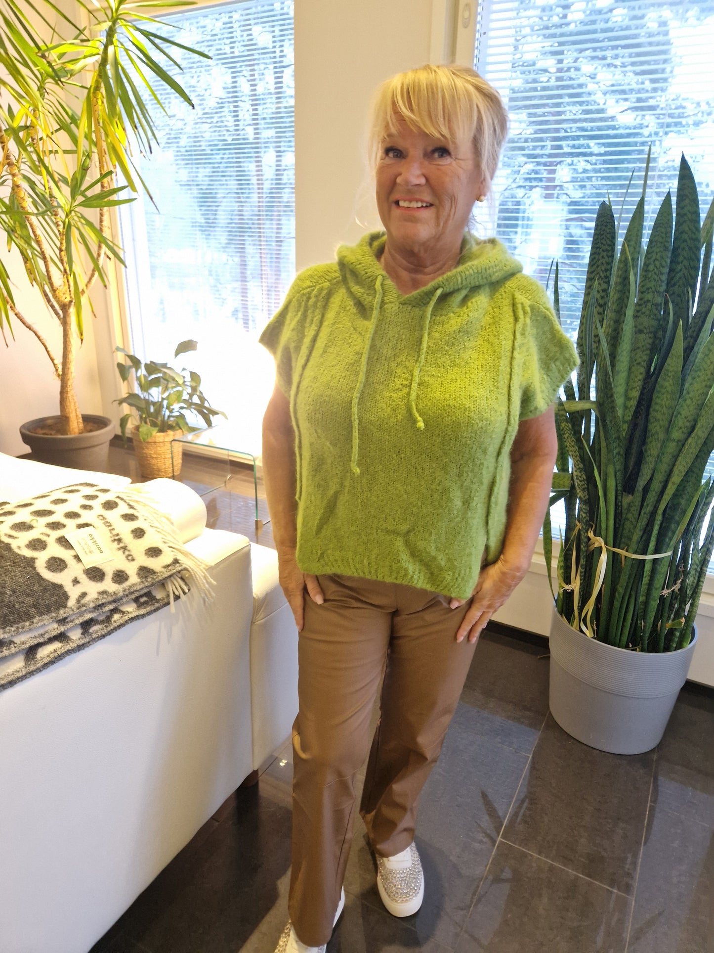 Mohair liivi hupulla  vihreä