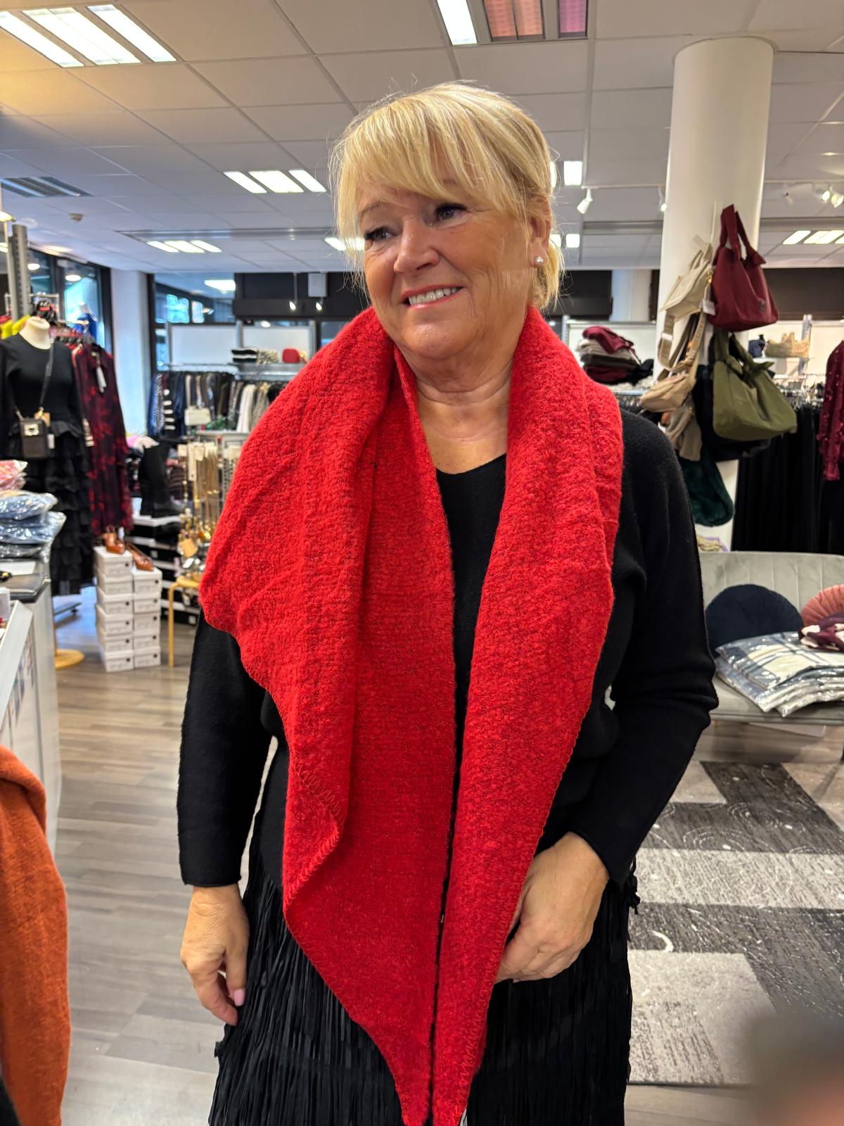 Reilu kolmiohuivi punainen