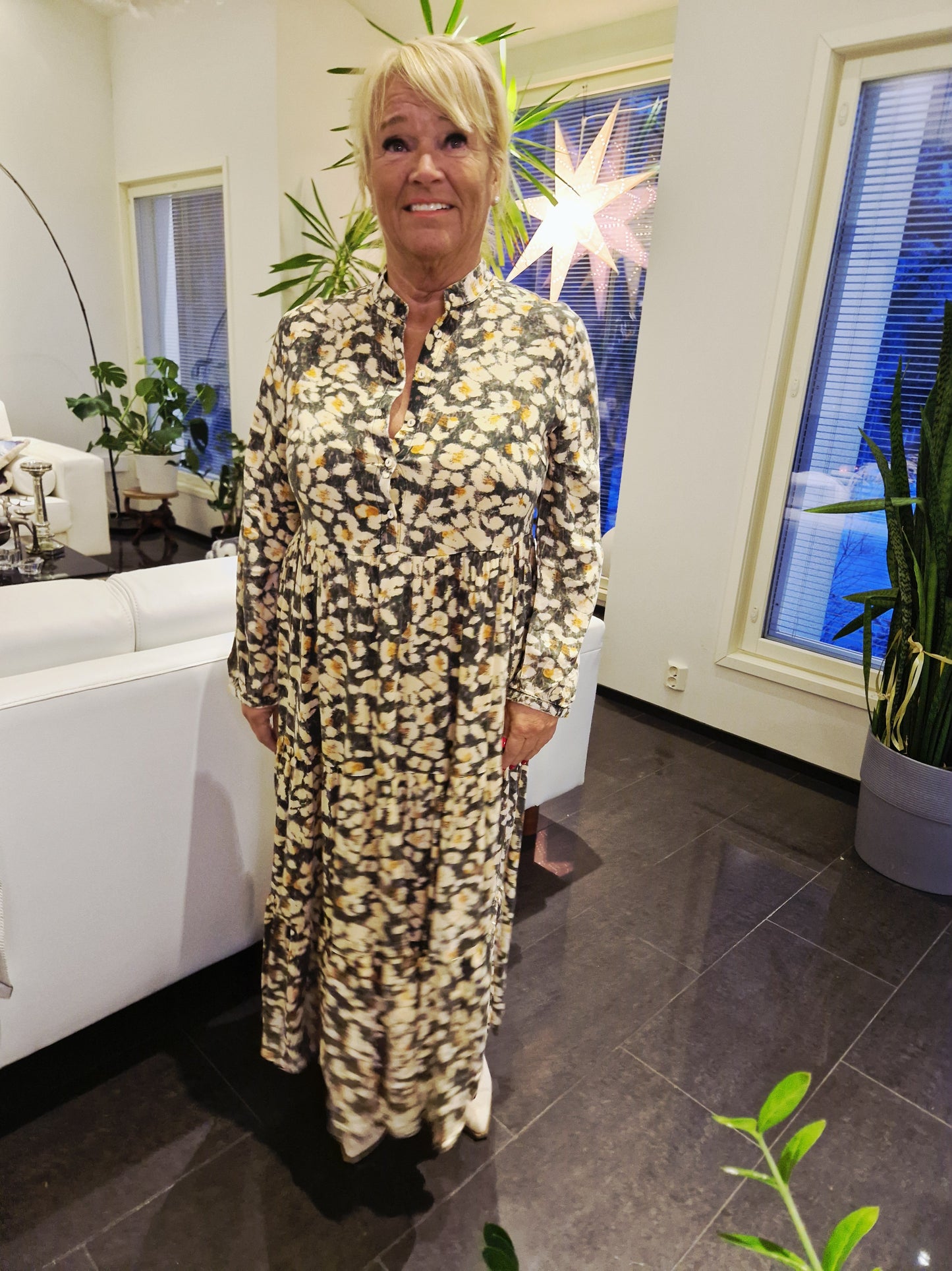 Pitkä kukkamekko "keltakukka"