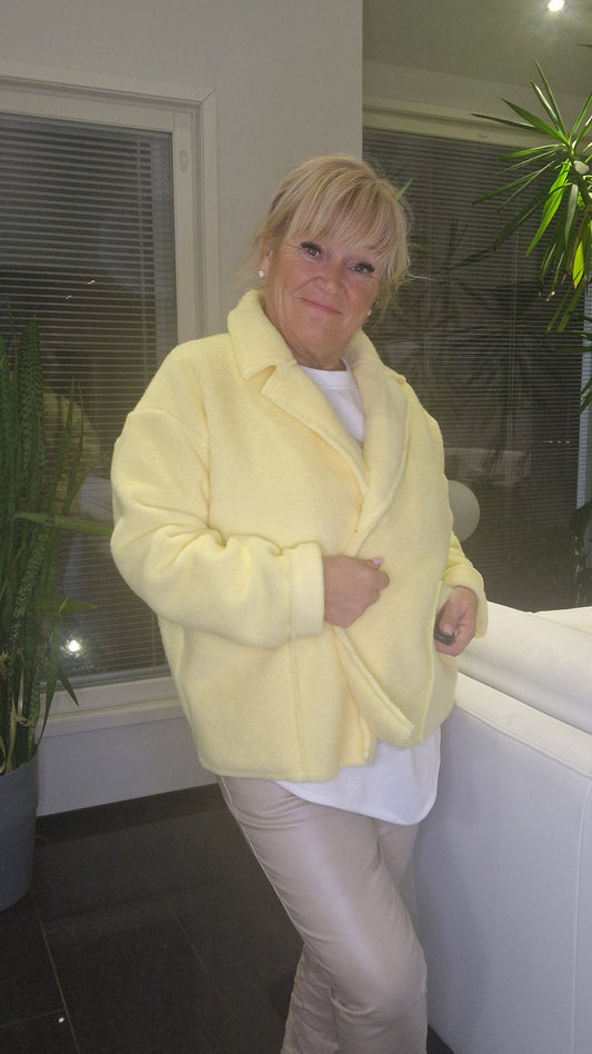 Kevätjakku keltainen