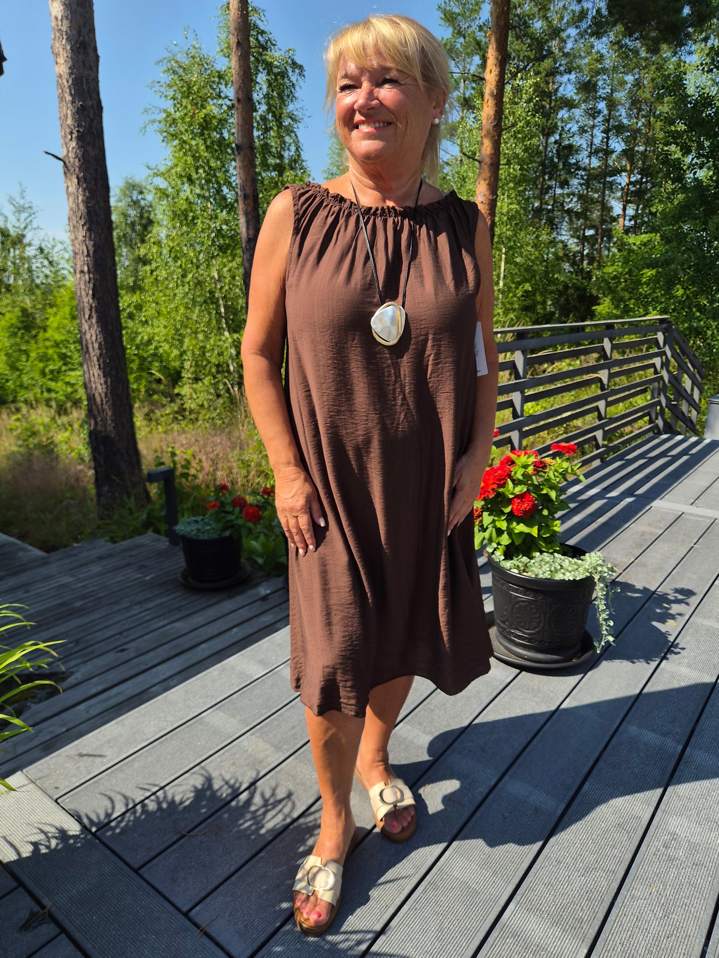 TARJOUSERÄ 30€   ruskea