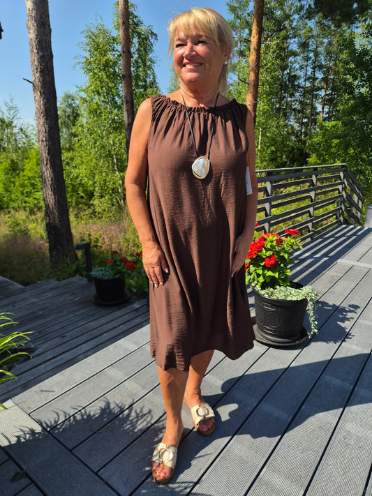 TARJOUSERÄ 30€   ruskea