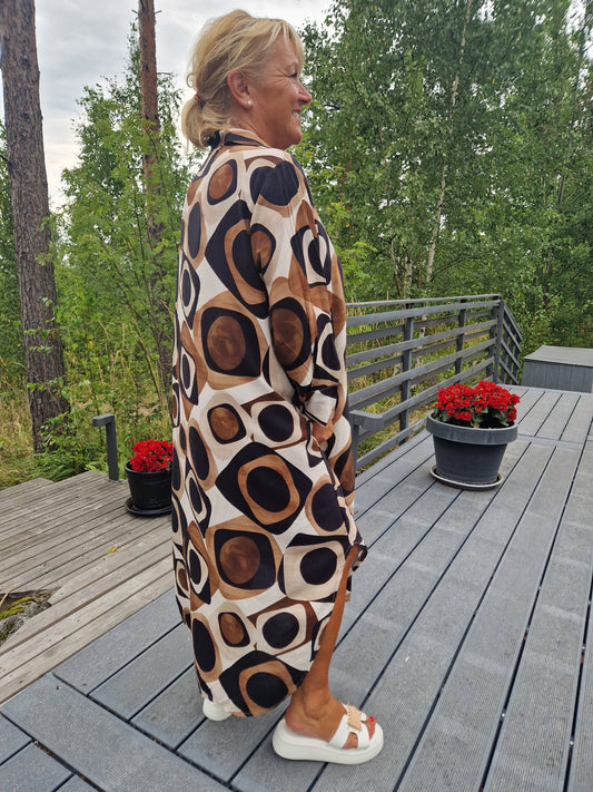 Graafinen kuvio mekko musta